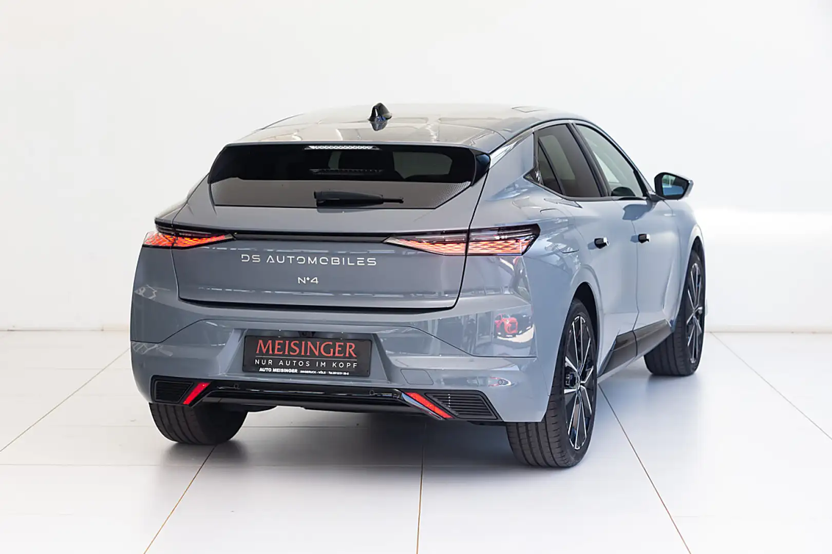 DS Automobiles Sonstige DS N4 PHEV 225 eDCT-7 Etoile Nappaleder Grau - 2