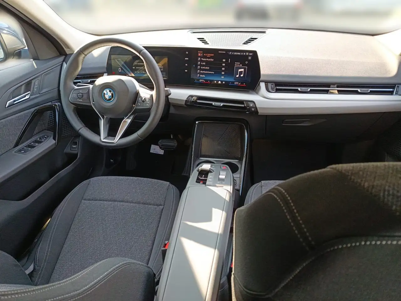 BMW iX2 eDrive20 DRIVING+PARKING-ASS.+SITZHEIZUNG+SONNENSC, миниатюра 21