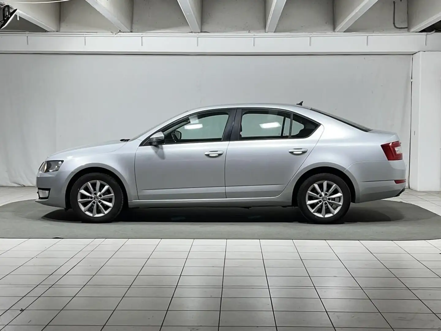 Skoda Octavia Octavia 1.6 tdi CR Ambition 105cv Argento - 2