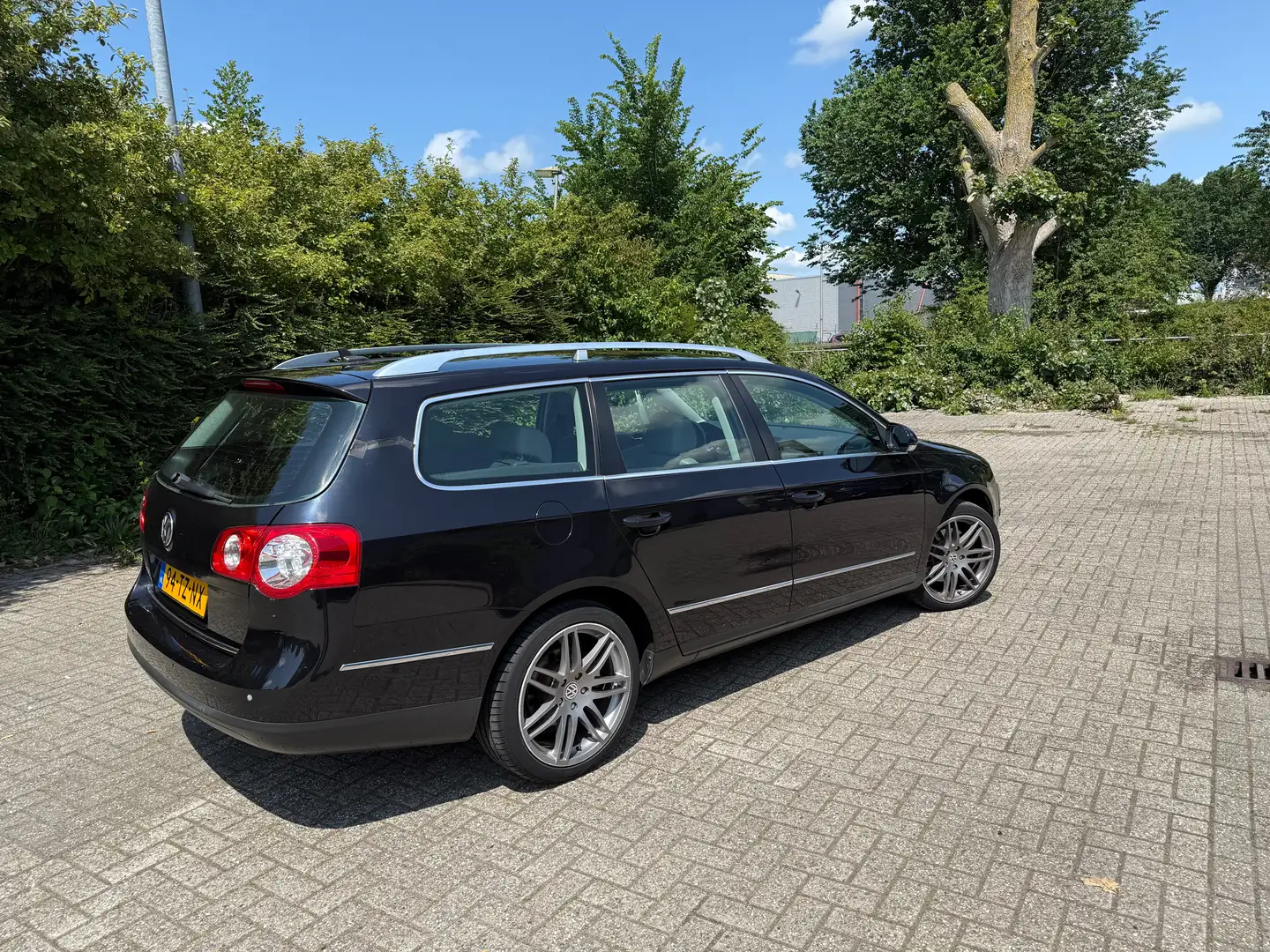 Volkswagen Passat 2.0 TFSI Highline Business DSG Zwart - 2