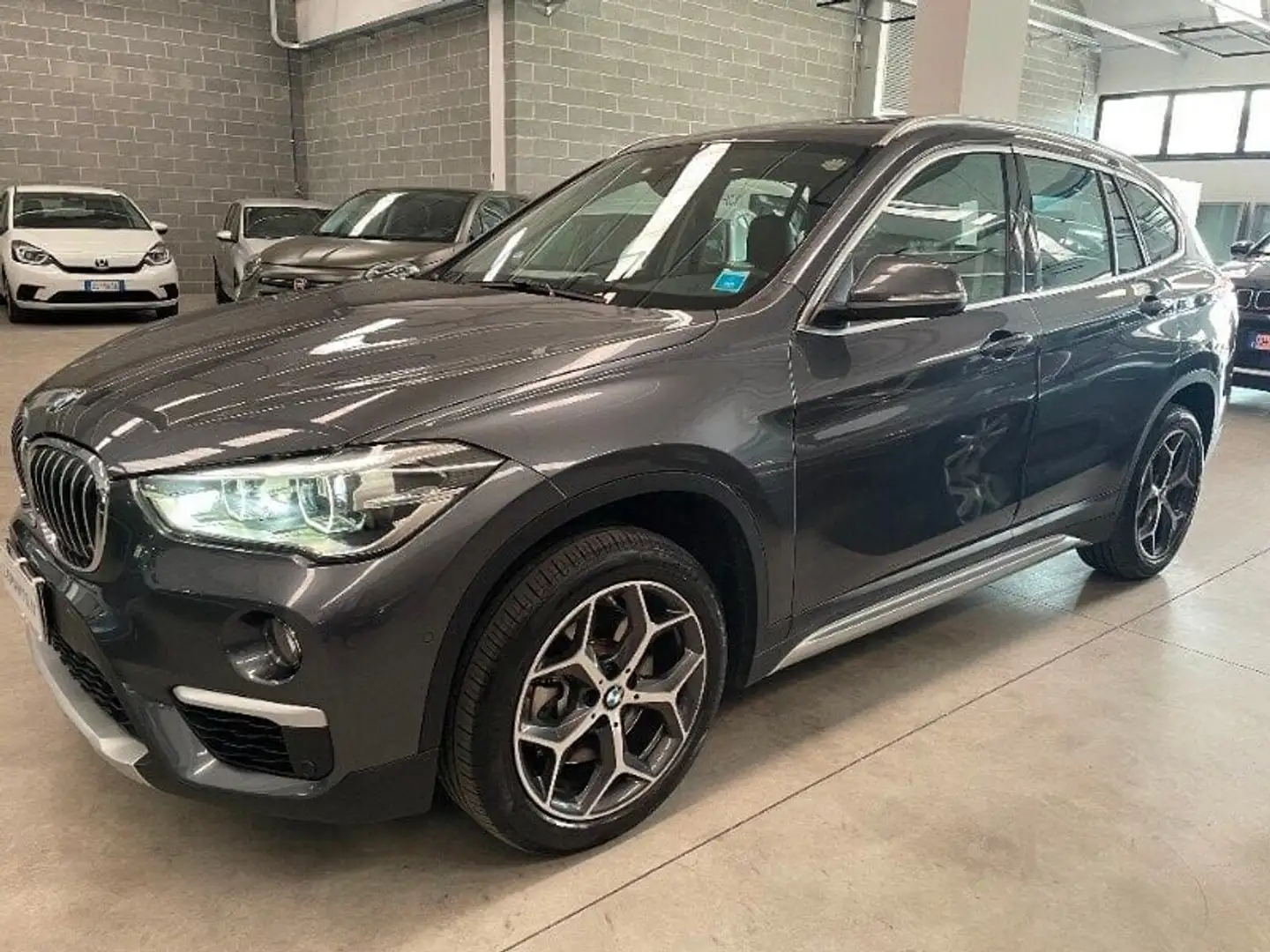 BMW X1 X1 xDrive20d xLine Grau - 1