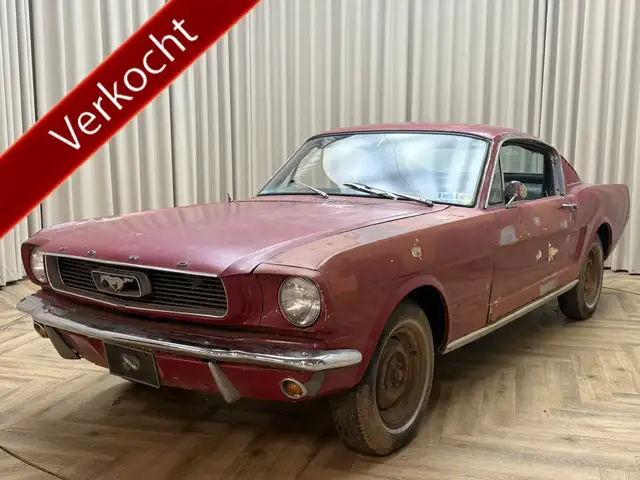 Ford Mustang USA Fastback / 1966 / 3-Speed Manual / 3,3 Liter 2
