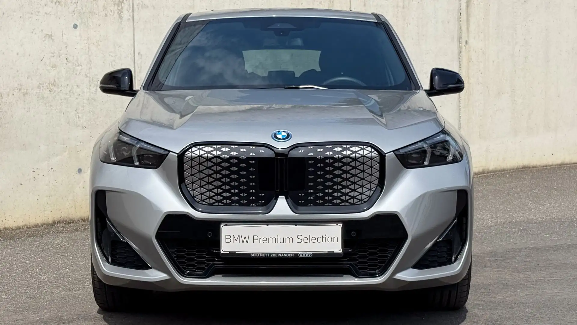 BMW iX1 xDrive30 M-Sportpaket Pro Silber - 2