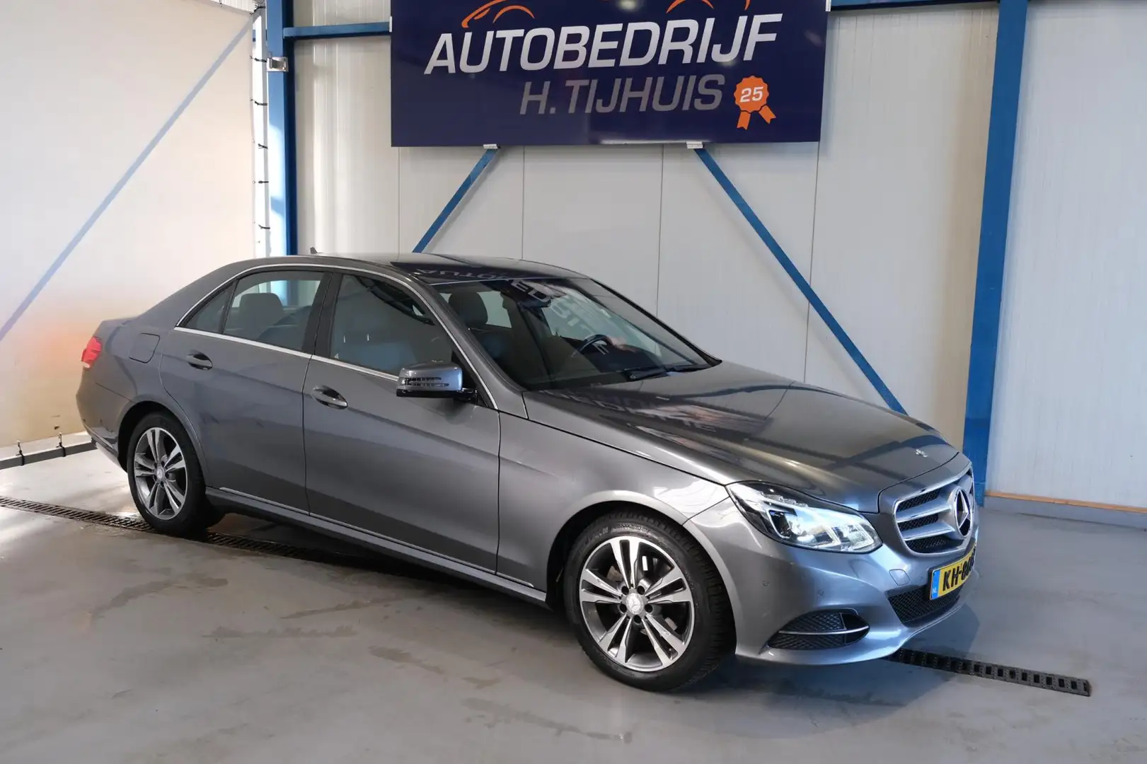 Mercedes-Benz E 220 BlueTEC Ambition Elegance Automaat - Airco, Cruise Grijs - 1