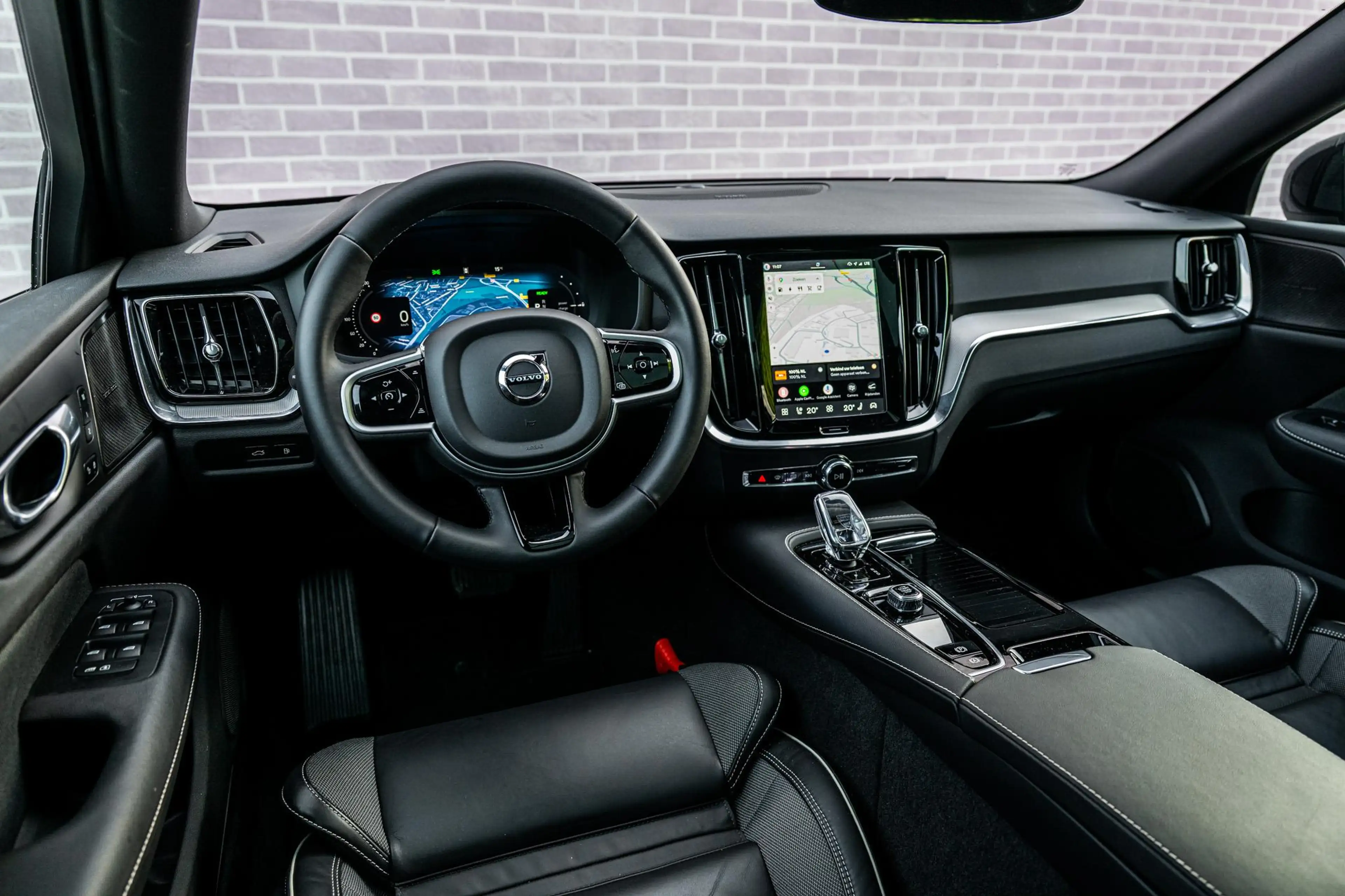 Volvo V60 2.0 T8 Plug-in Hybrid AWD Plus Dark | PHEV Long Ra — photo 12