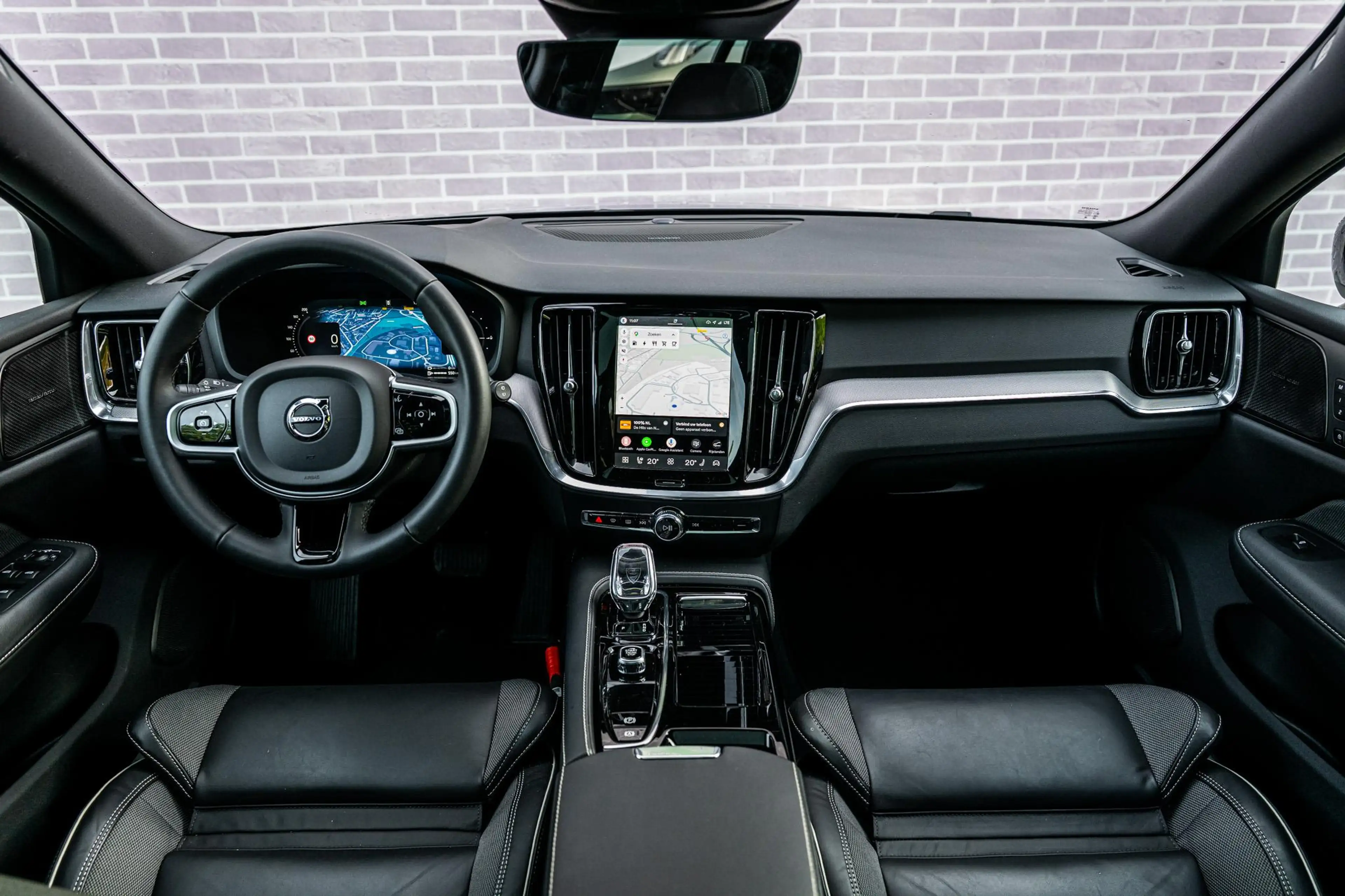 Volvo V60 2.0 T8 Plug-in Hybrid AWD Plus Dark | PHEV Long Ra — photo 6