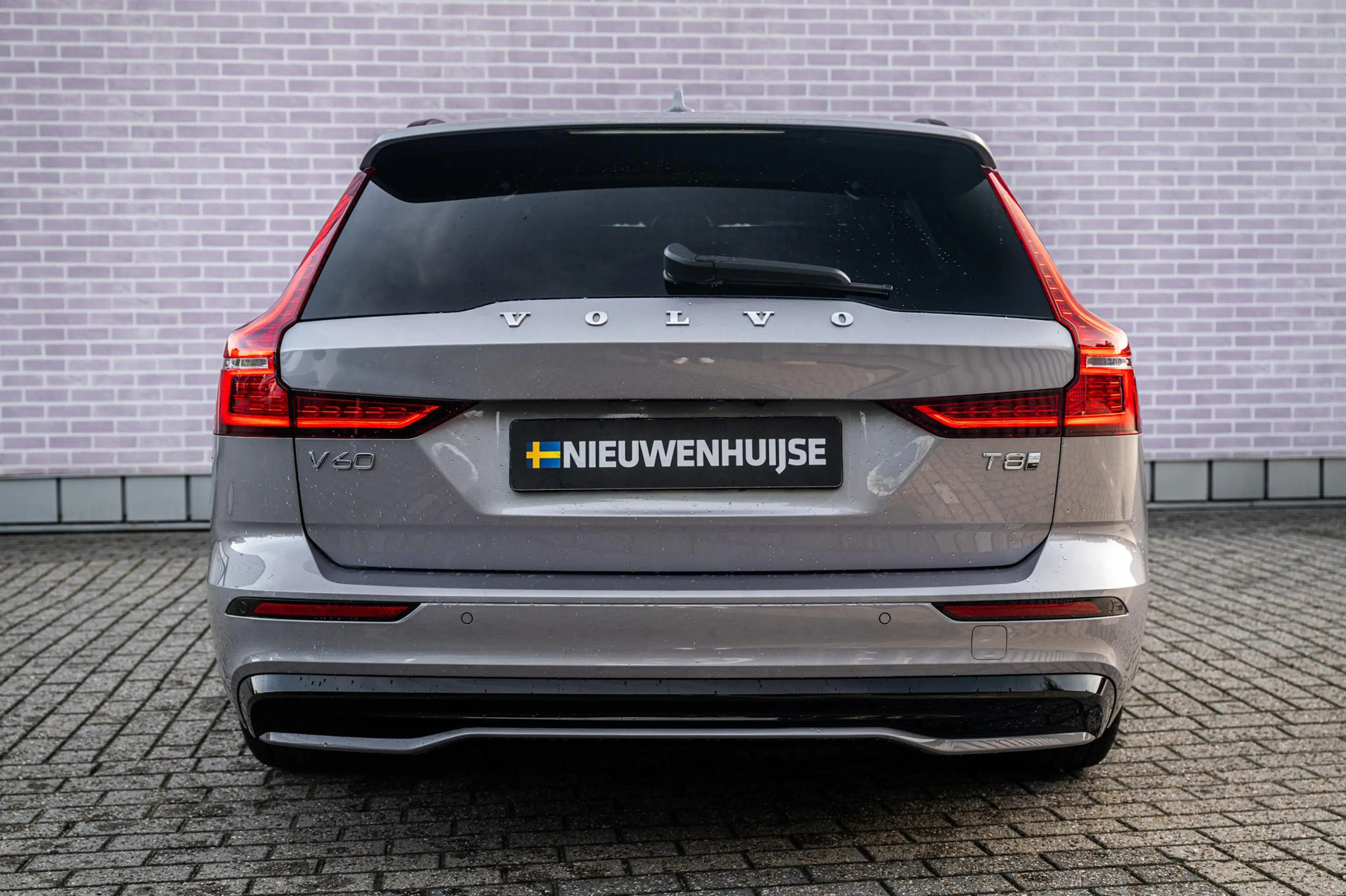 Volvo V60 2.0 T8 Plug-in Hybrid AWD Plus Dark | PHEV Long Ra — photo 11