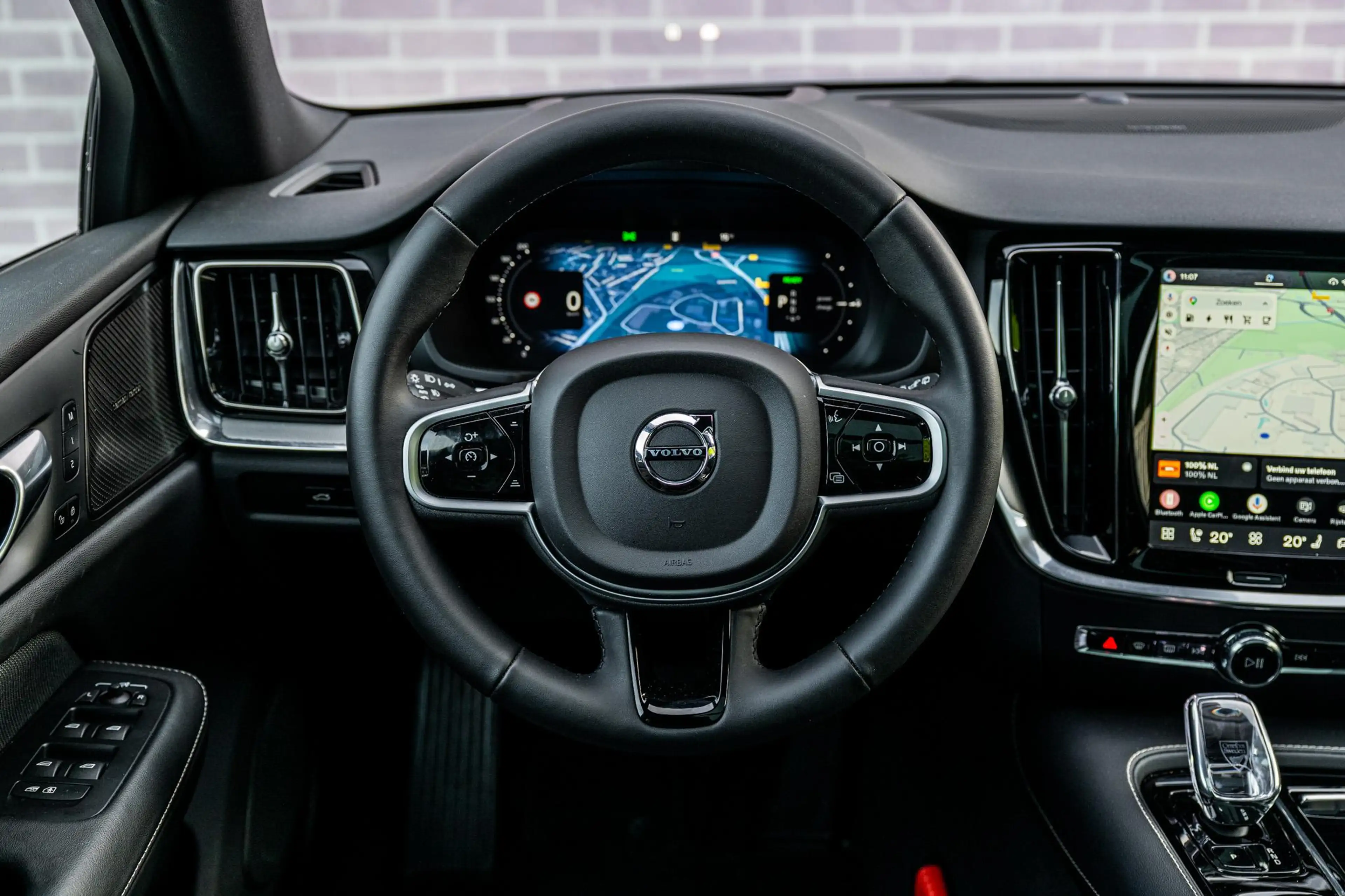 Volvo V60 2.0 T8 Plug-in Hybrid AWD Plus Dark | PHEV Long Ra — photo 4