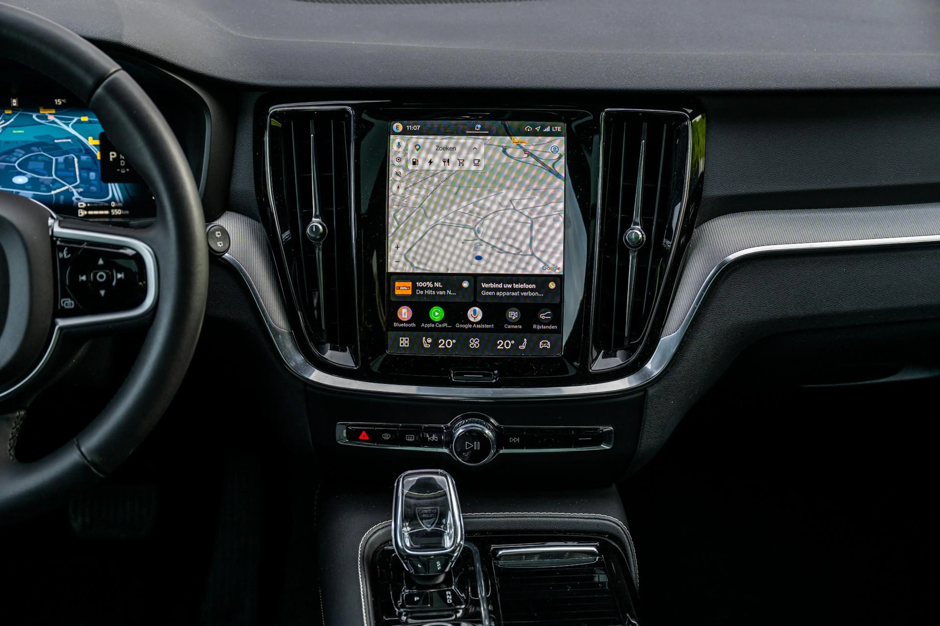 Volvo V60 2.0 T8 Plug-in Hybrid AWD Plus Dark | PHEV Long Ra — photo 13