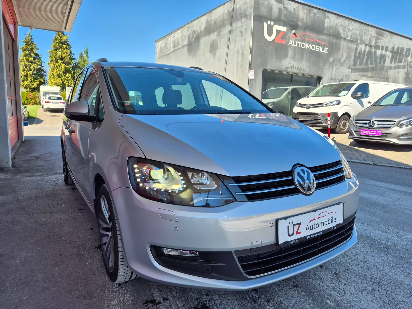 Volkswagen Sharan *** AKTION *** AUTOMATIK ALLRAD 6 Sitzer NAVI Comfortline 1. Besitz! Rückfahrkamera 4Motion Grau - 2