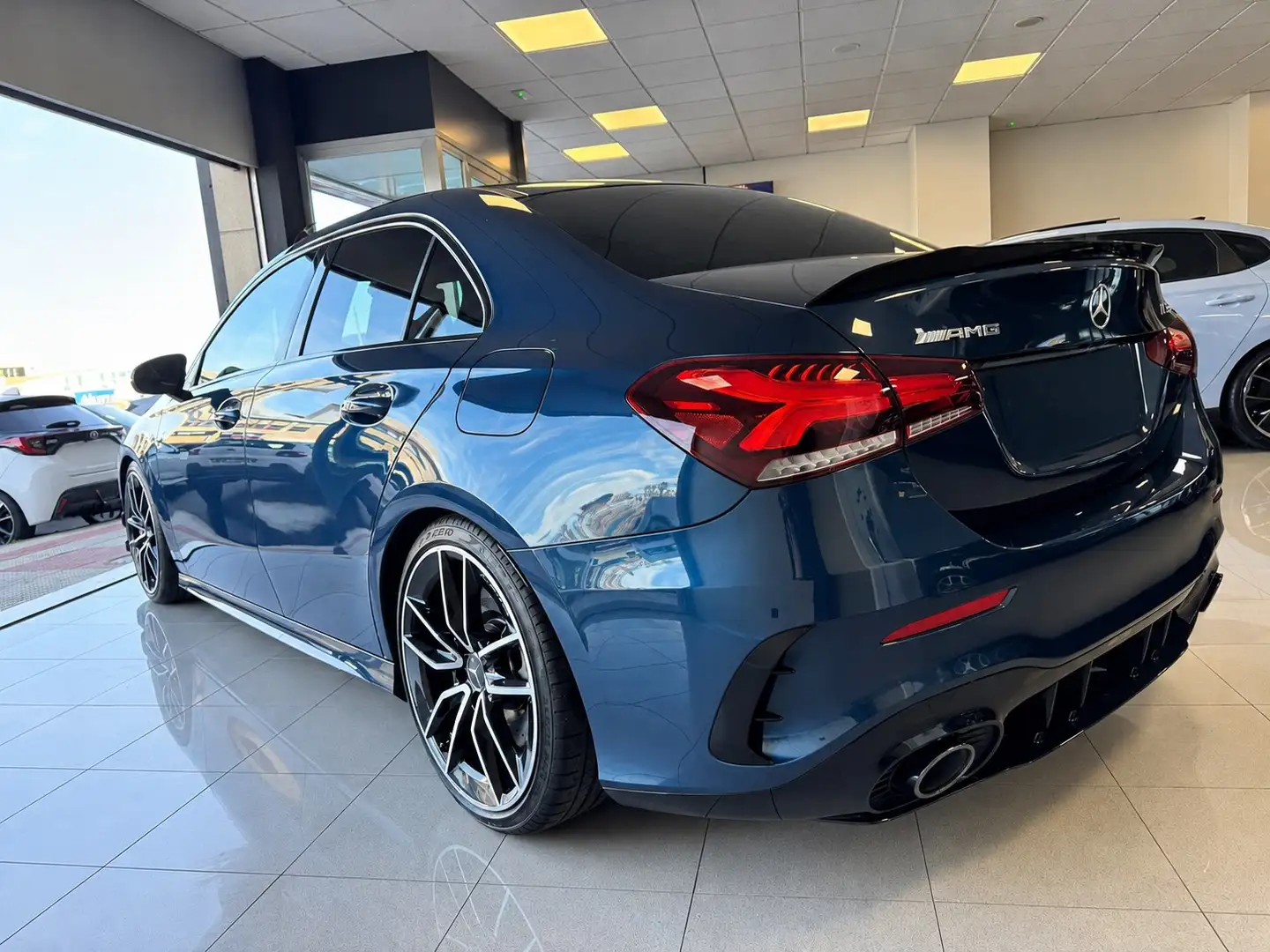 Mercedes-Benz A 35 AMG 4Matic+ 7G-DCT - 2