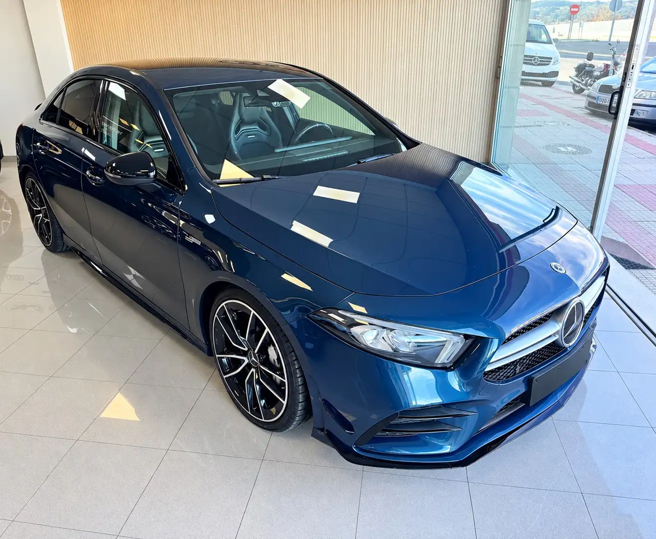 Mercedes-Benz A 35 AMG 4Matic+ 7G-DCT - 1