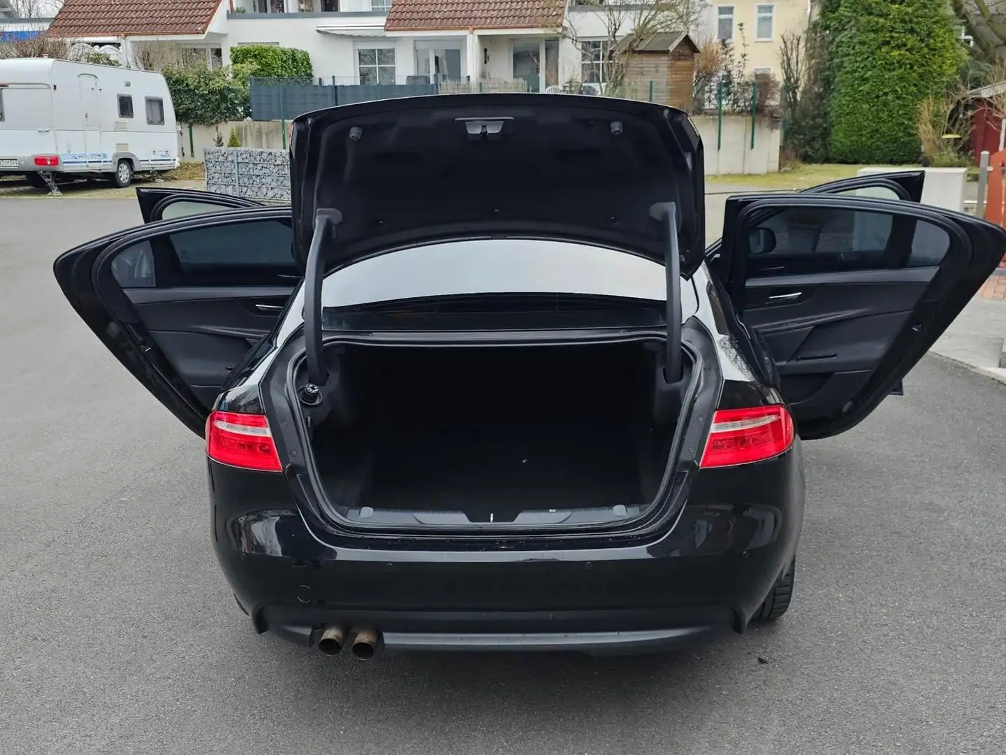 Jaguar XE XE Diesel 20d Prestige Schwarz - 2