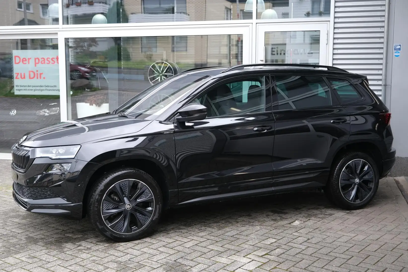 Skoda Karoq 1.5 TSI DSG Sportline AHK Matrix Assistenzpaket... Schwarz - 2