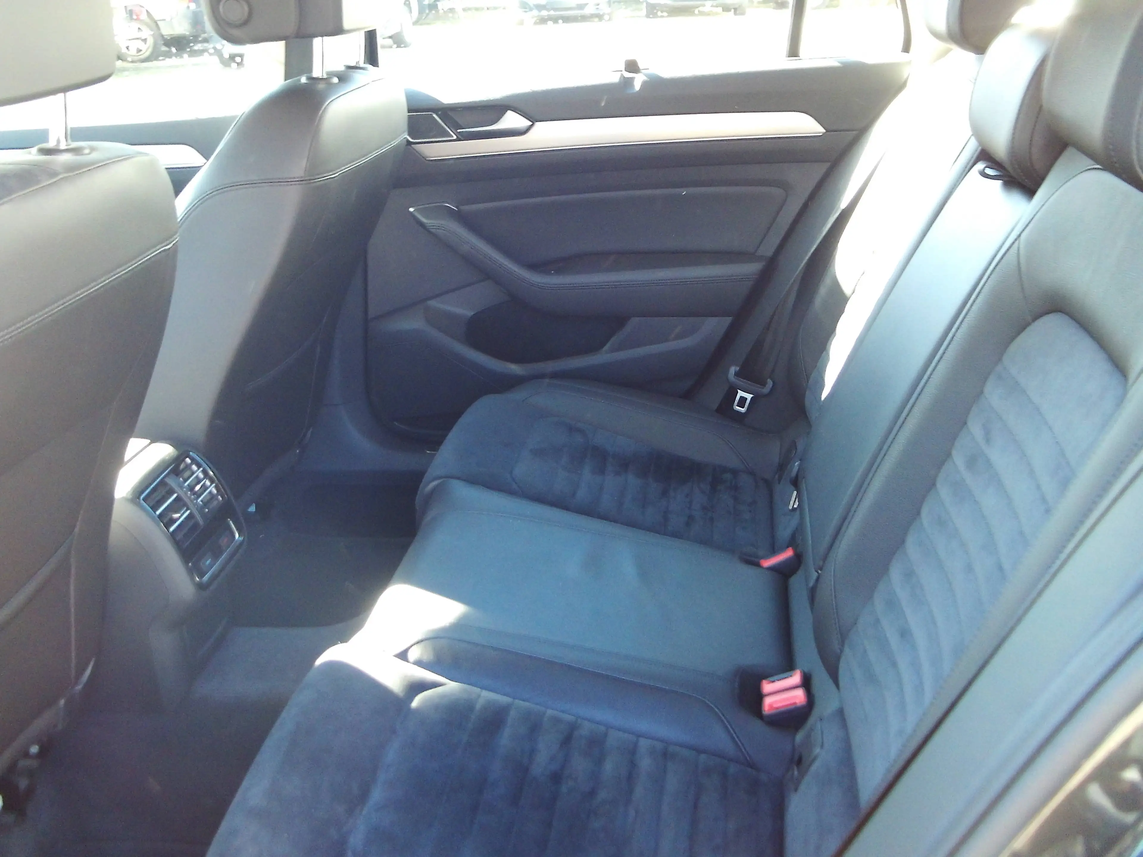 Volkswagen Passat Variant Passat SW 1.6 CR TDi Highline Business DSG — photo 6