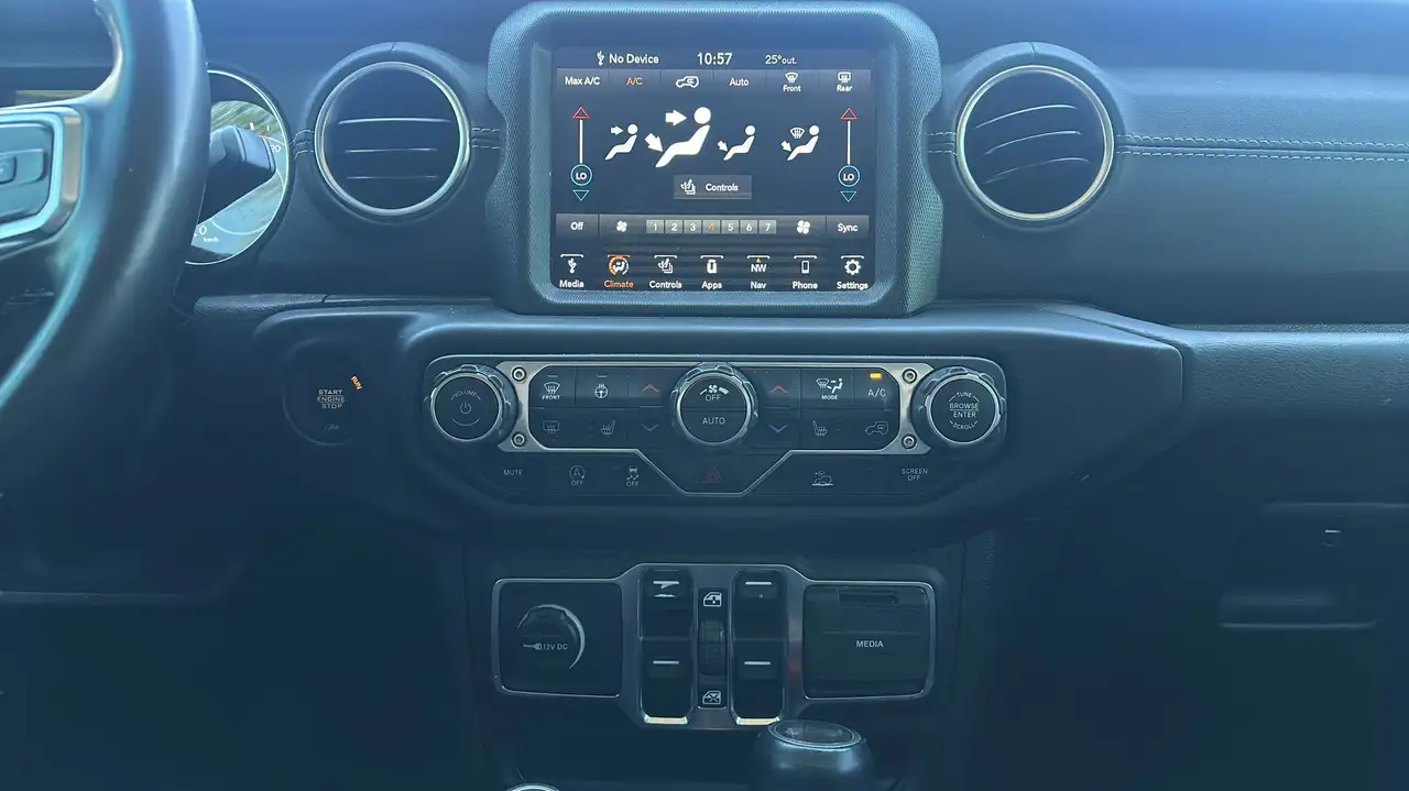 Jeep Wrangler снимка Jeep Wrangler