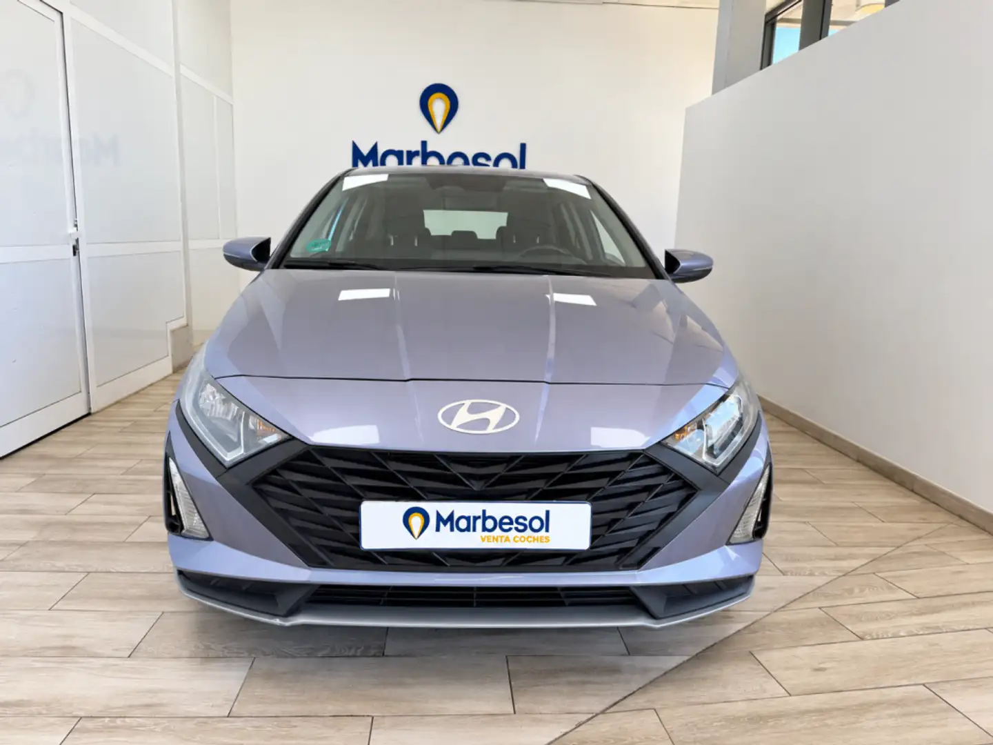 Hyundai i20 1.2 MPI Essence Plateado - 1