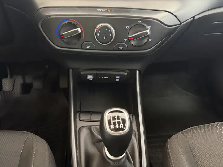 Hyundai i20 5P MPI 1.2 ESSENCE 2024, foto 24