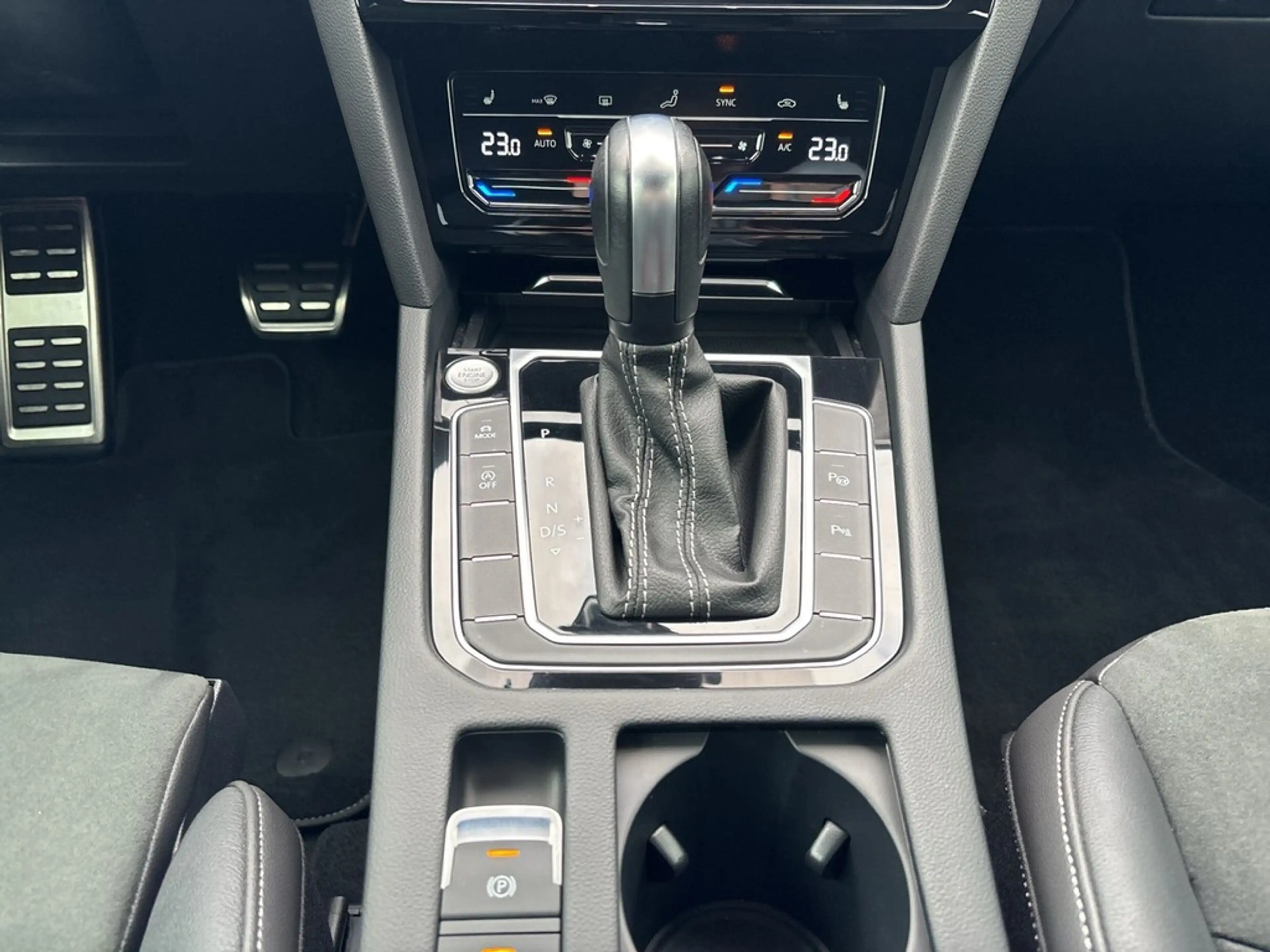Volkswagen Arteon Shooting Brake 2.0 TSI DSG R-Line *Kamera — photo 9