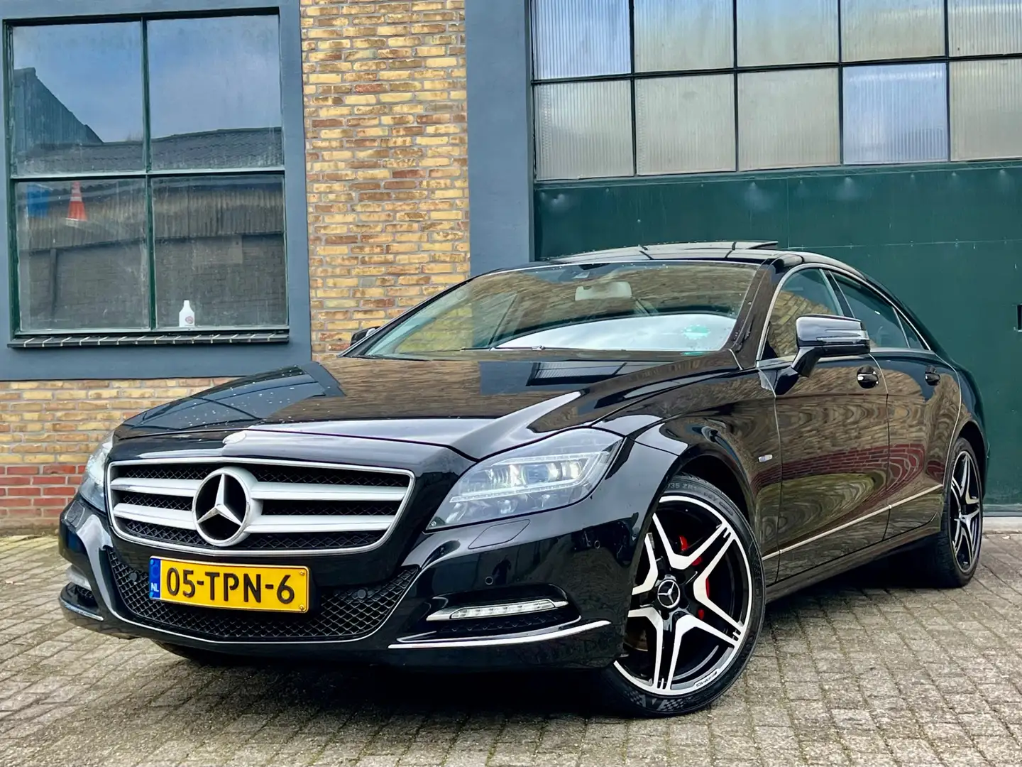 Mercedes-Benz CLS 350 CDI |Bomvoll | "160.000"KM N.A.P. | Zwart - 1