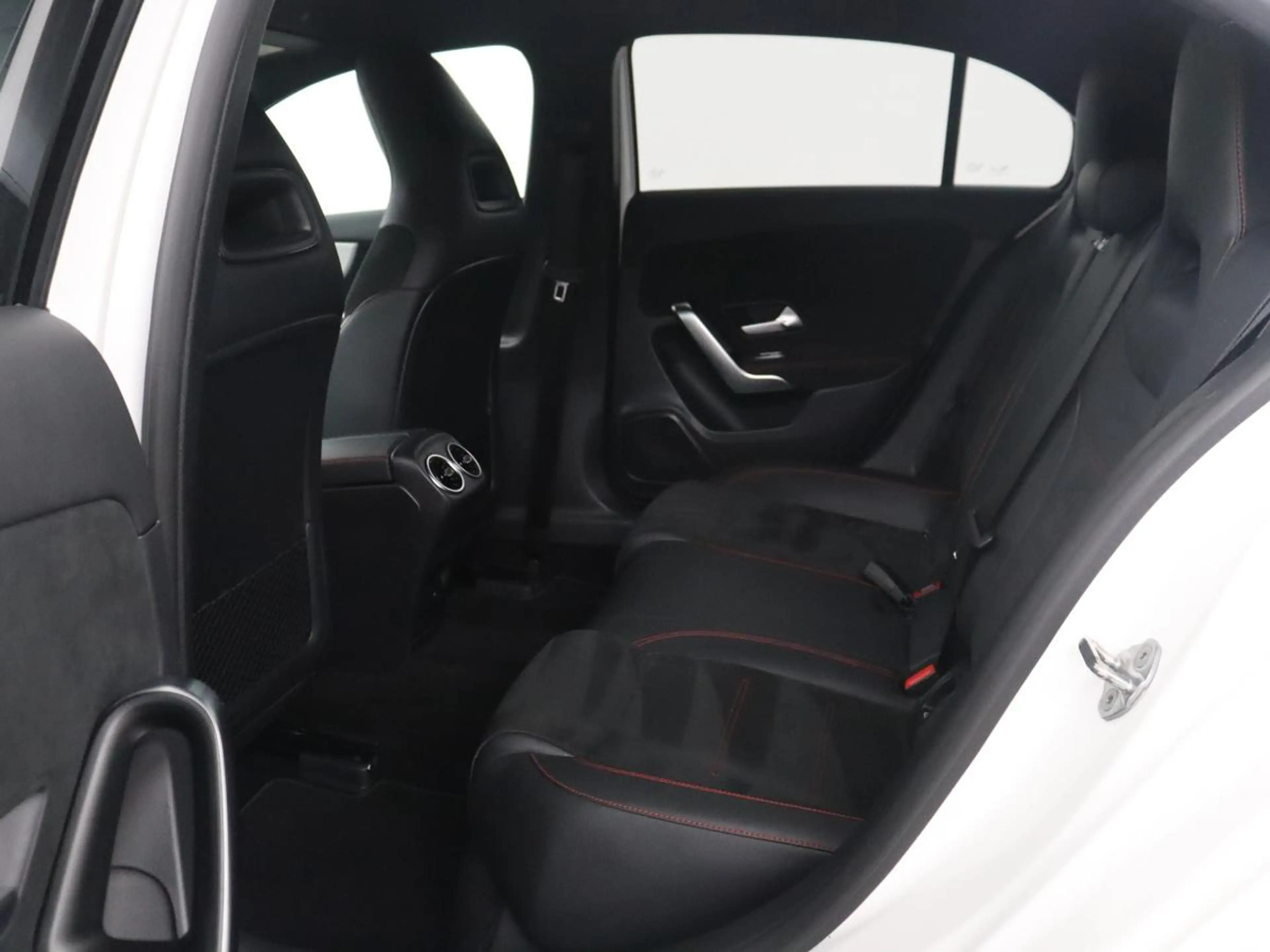 Mercedes-Benz A 180 Business Solution AMG | Apple Carplay | LED | Navi — photo 7