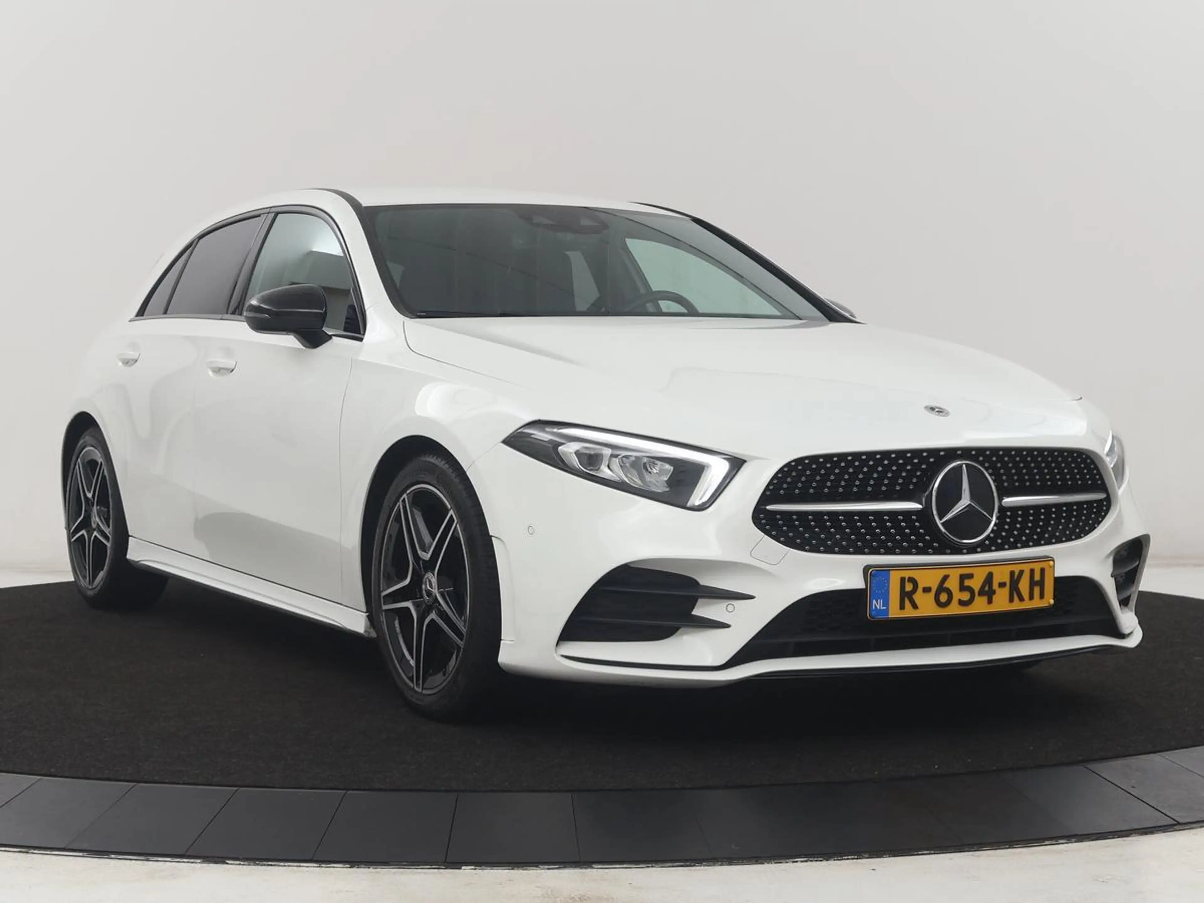 Mercedes-Benz A 180 Business Solution AMG | Apple Carplay | LED | Navi — photo 37