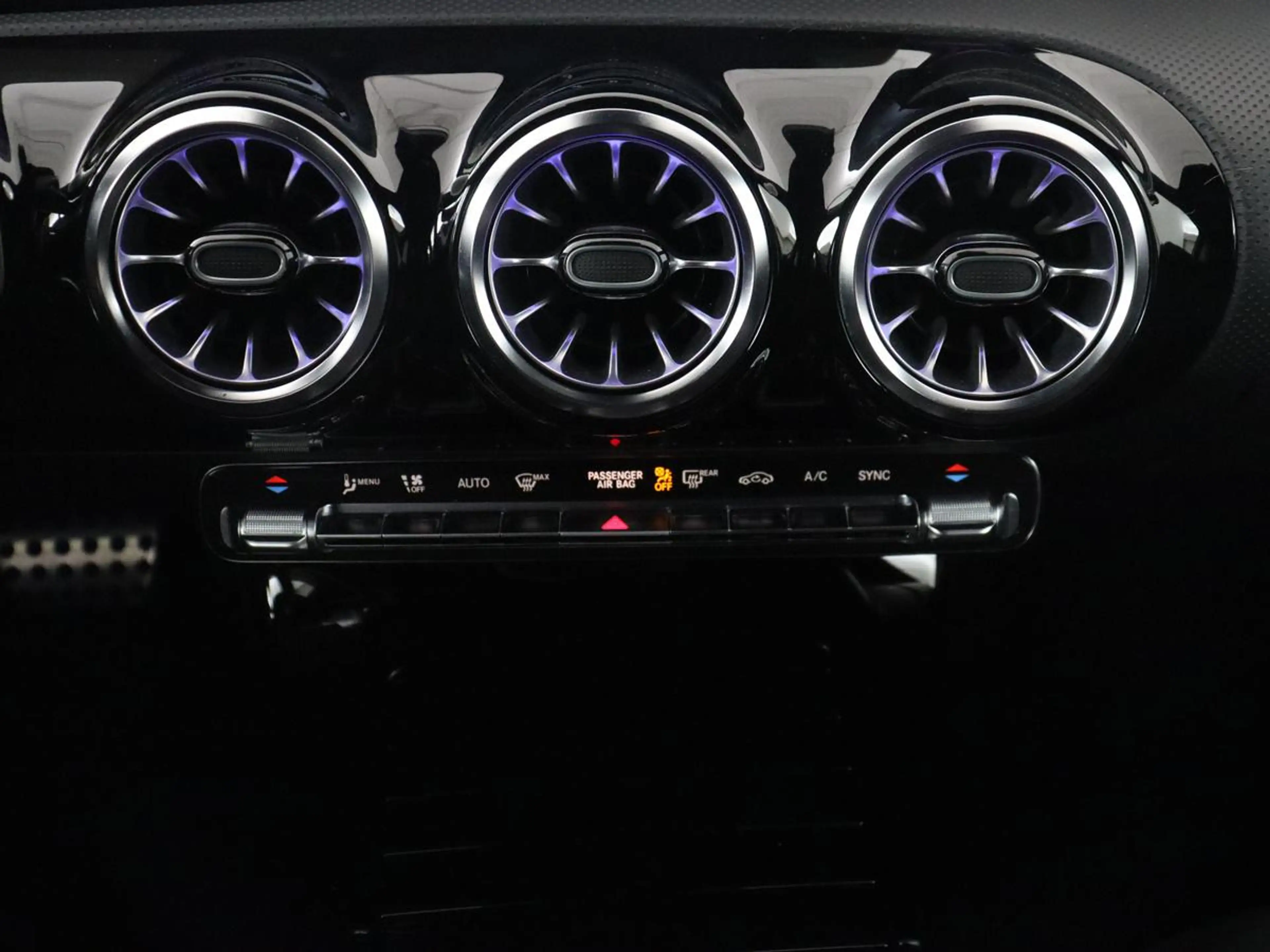 Mercedes-Benz A 180 Business Solution AMG | Apple Carplay | LED | Navi — photo 30