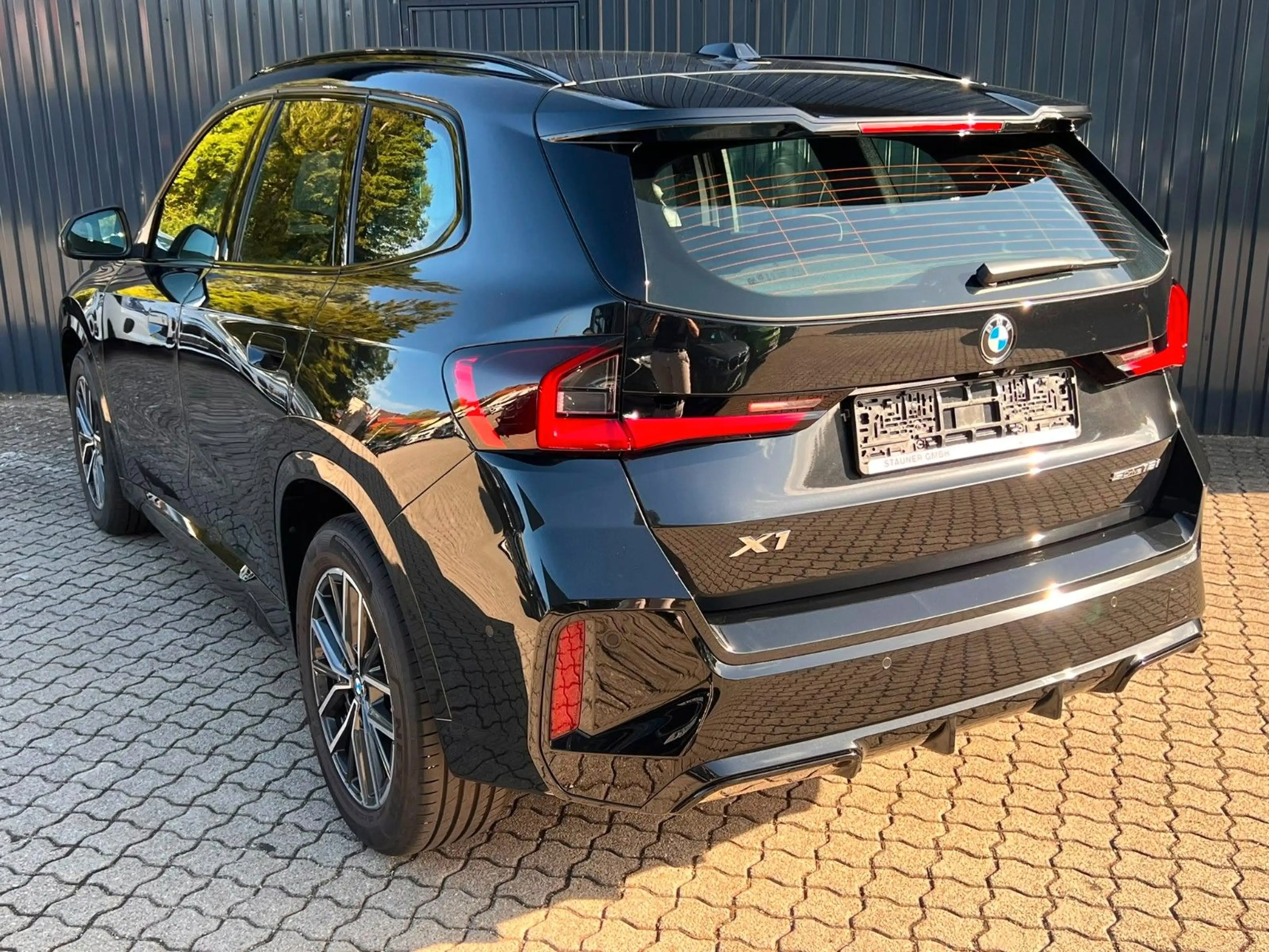 BMW X1 sDrive 18i M SPORT /Kamera/Komfortzu/18"M-Rad — photo 8