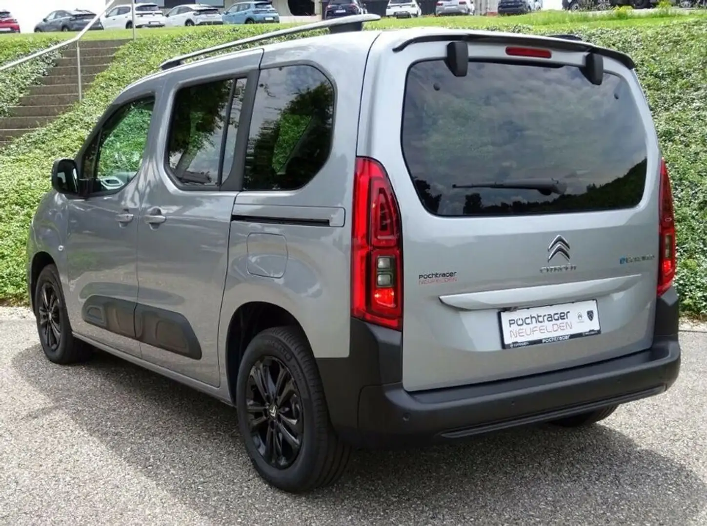 Citroen Berlingo e-Shine M 100 kW Grau - 2