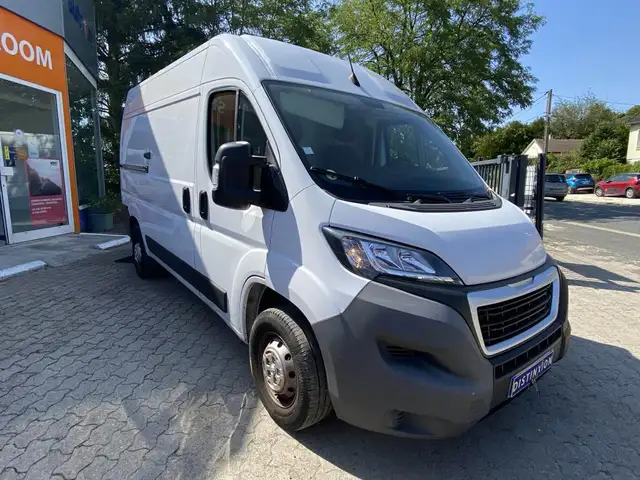 Peugeot Boxer view 2