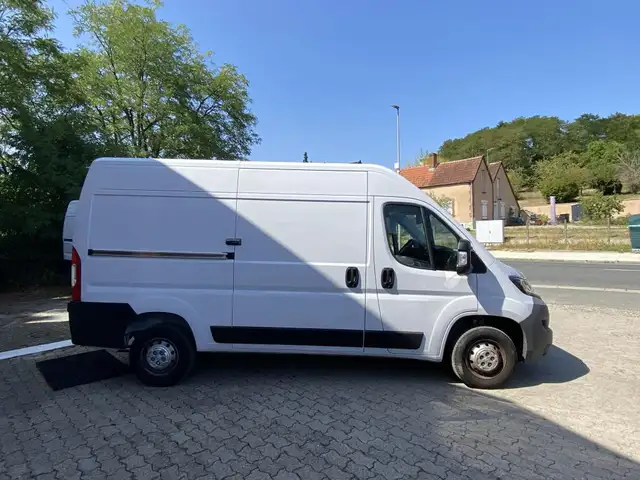 Peugeot Boxer view 3