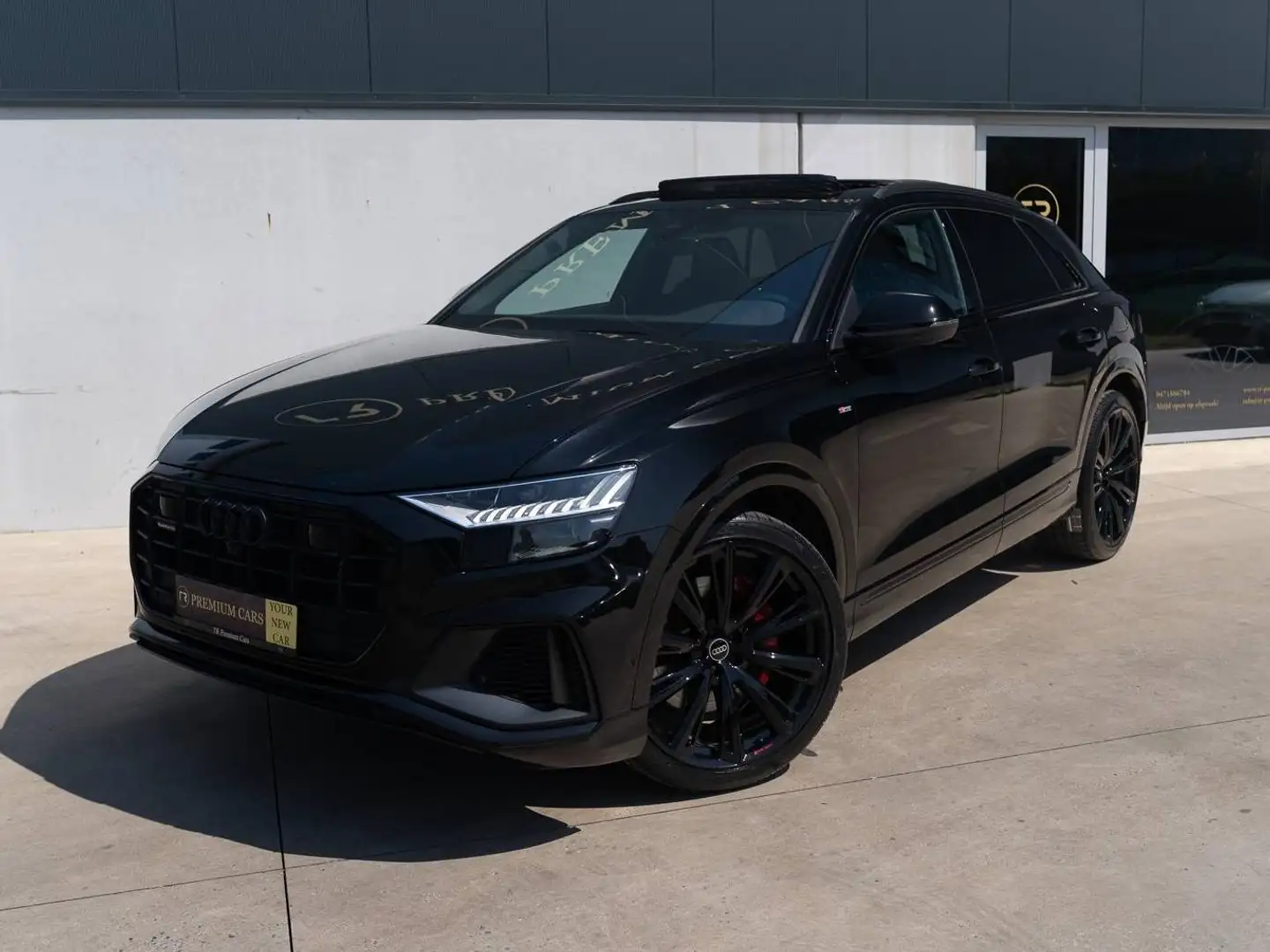 AUDI Q8