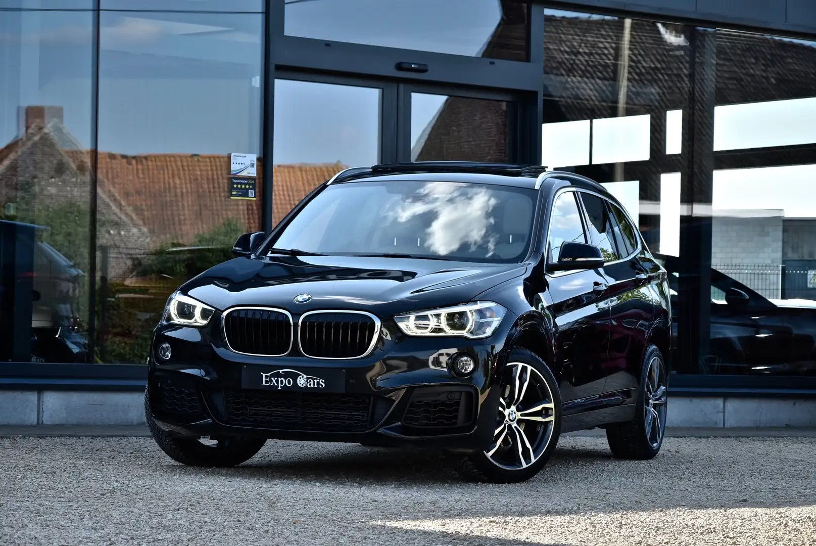BMW X1 X1 sDrive18i Aut. M Sport*PANO DAK*HEAD-UP*CAMERA Zwart - 1
