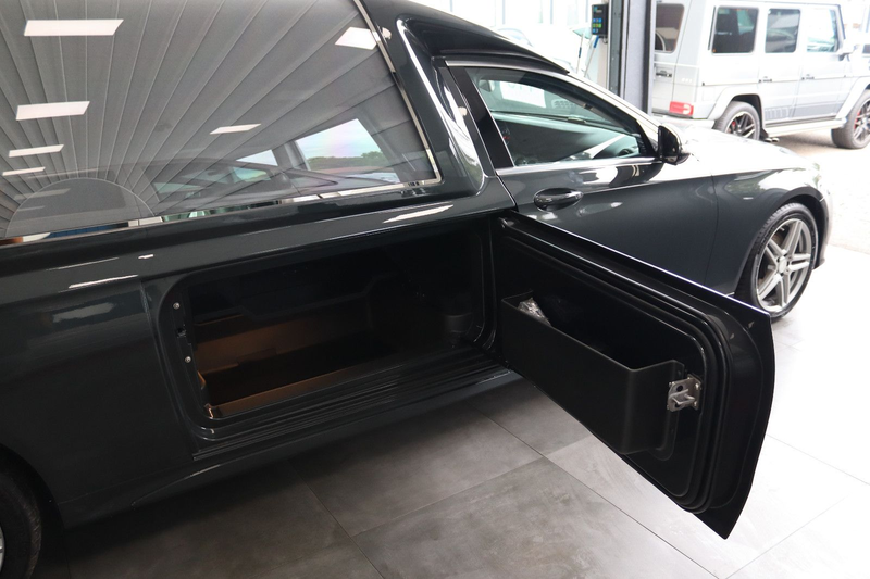 Mercedes-Benz E 220 Kuhlmann Cars Bestattungswagen / Leichenwagen — photo 14