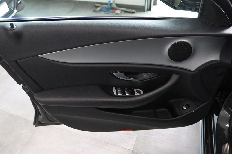 Mercedes-Benz E 220 Kuhlmann Cars Bestattungswagen / Leichenwagen — photo 12