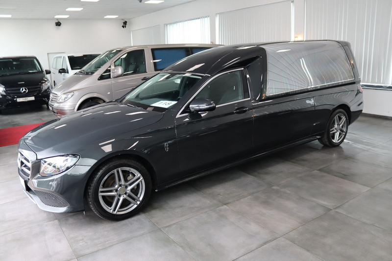 Mercedes-Benz E 220 Kuhlmann Cars Bestattungswagen / Leichenwagen