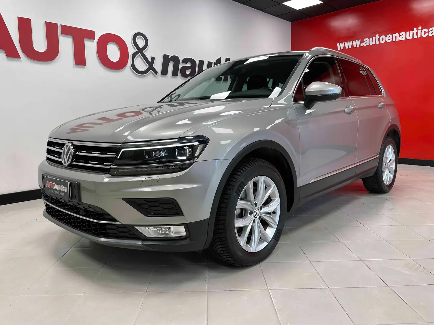 Volkswagen Tiguan 2.0 TDI EXECUTIVE 4MOTION 190CV DSG Zilver - 1