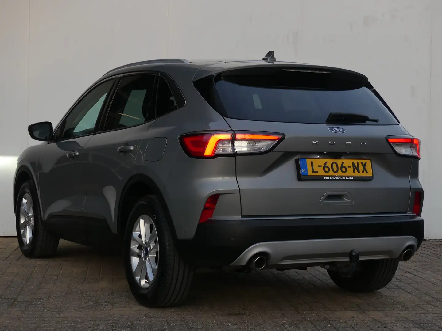 Ford Kuga 1.5 EcoBoost 150PK Titanium | TREKHAAK | ADAPTIVE Grijs - 2