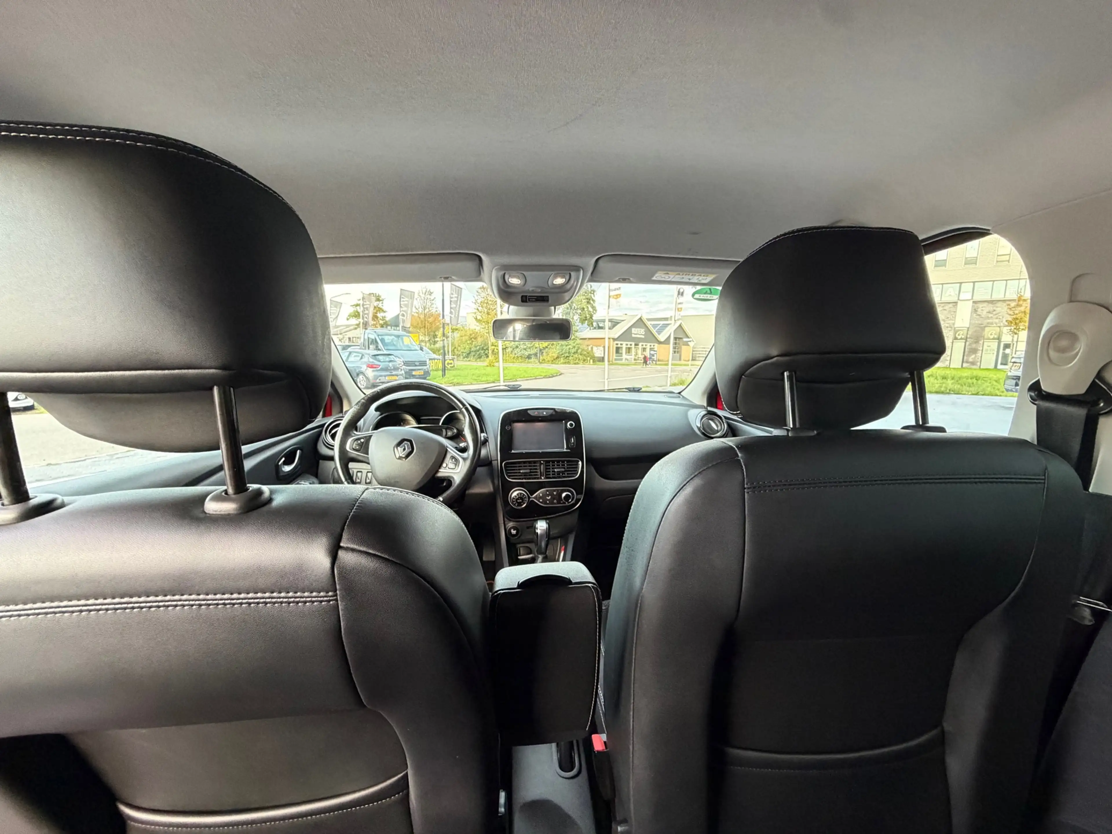 Renault Clio 1.2 TCe Intens/automaat/cruise/Trekhaa/airco/NAP/P — photo 2