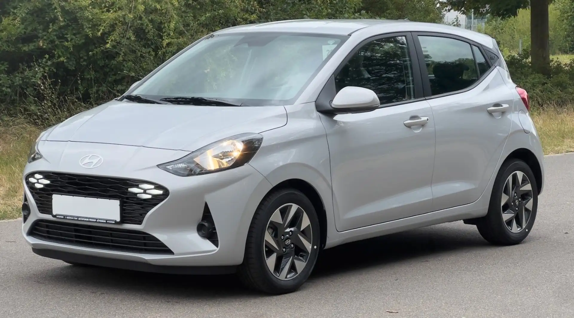 Hyundai i10 Trend 1.0 AMT *Navi*RFKamera*PDC*Klima* Gris - 1