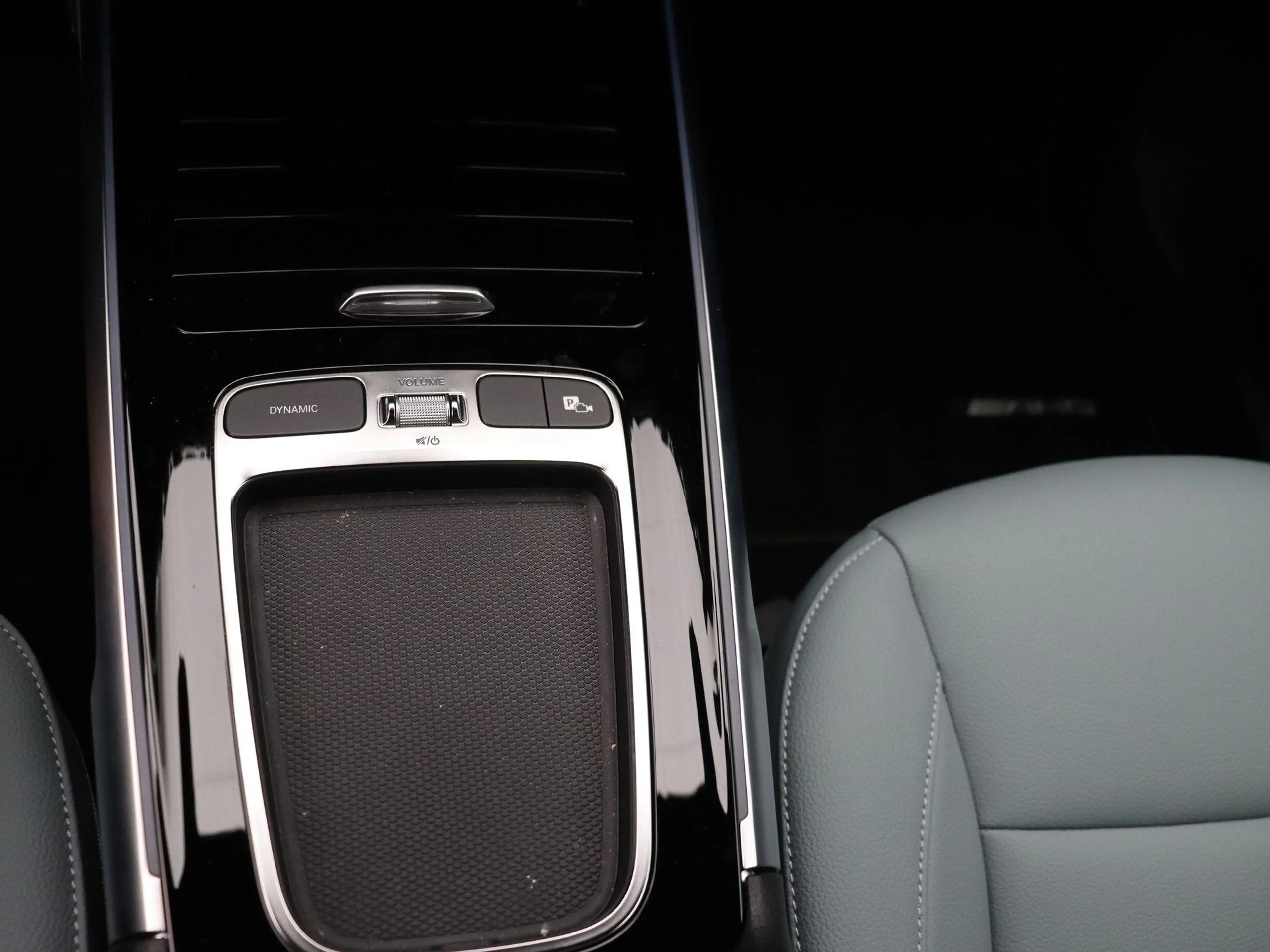 Mercedes-Benz EQB 250 250+ AMG Line + LEDER + CARPLAY + — photo 14