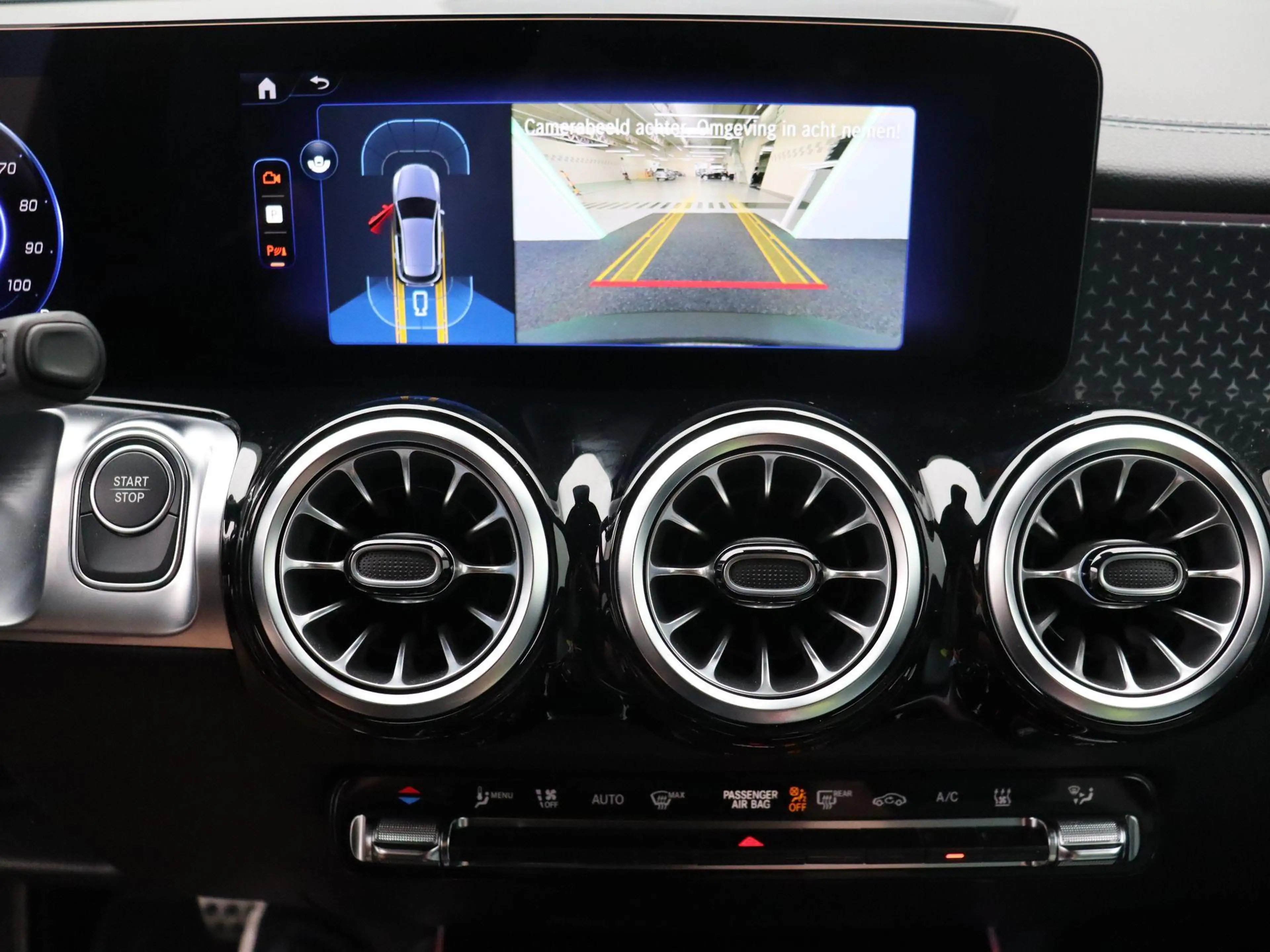 Mercedes-Benz EQB 250 250+ AMG Line + LEDER + CARPLAY + — photo 12