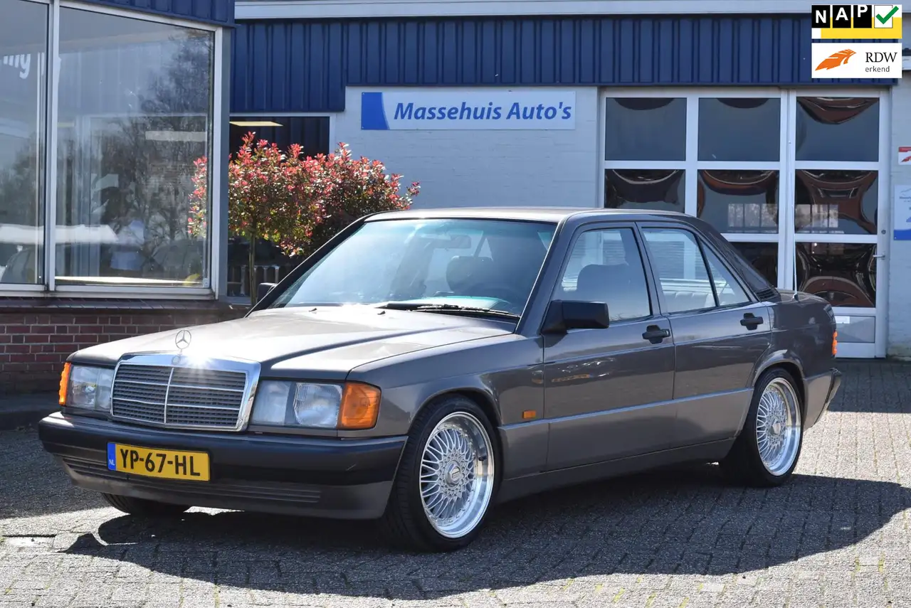 1990 - Mercedes-Benz 190 190 Boîte manuelle Berline