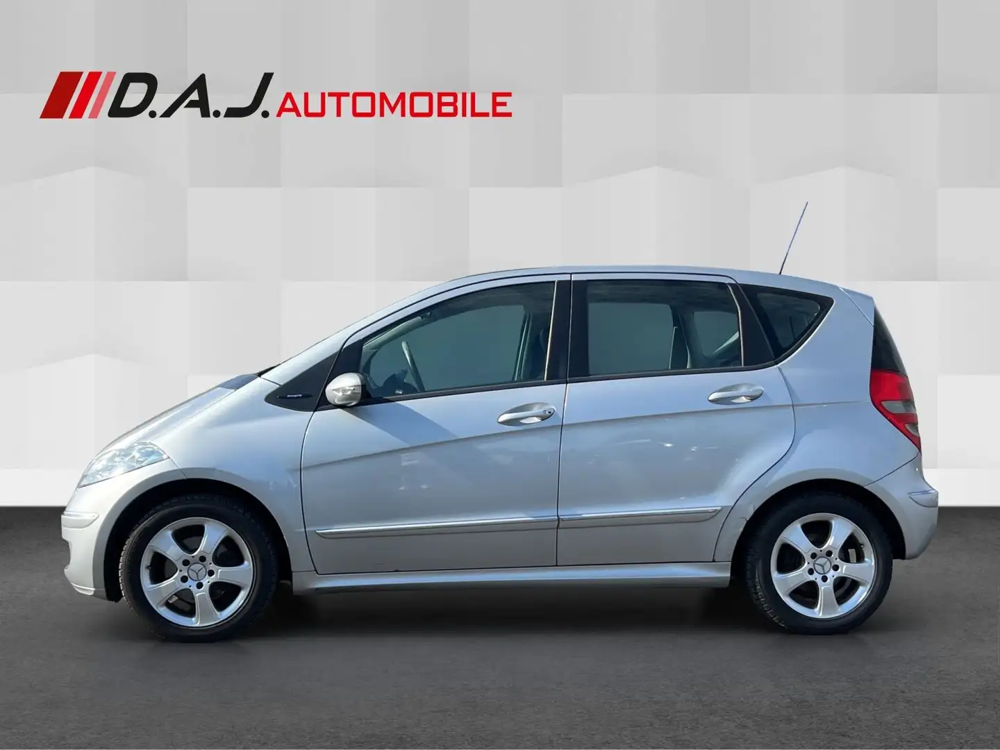 Mercedes-Benz A 200 Avantgarde / Leder Bi-Xenon NAV SHZ Alu SD Plateado - 2