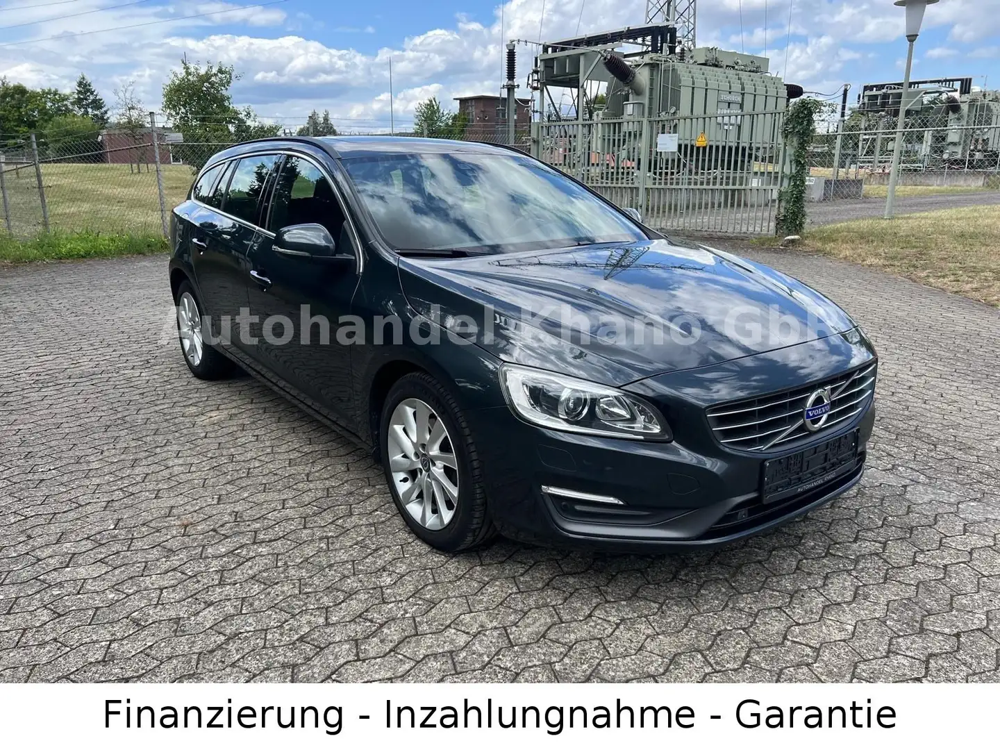 Volvo V60 Kombi Momentum AUTOMATIK-NAVI-AHK Gris - 1