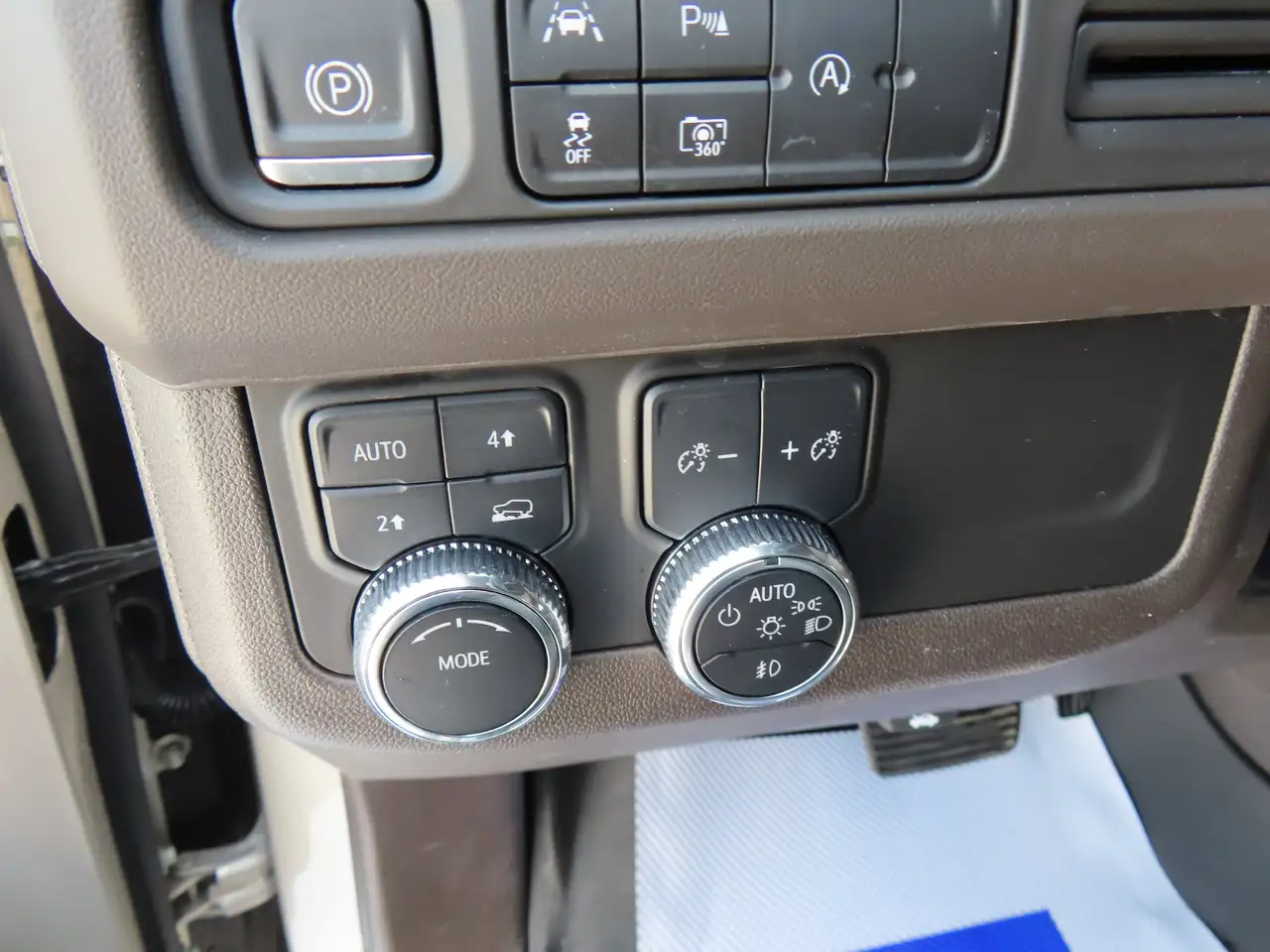 GMC Yukon снимка GMC Yukon