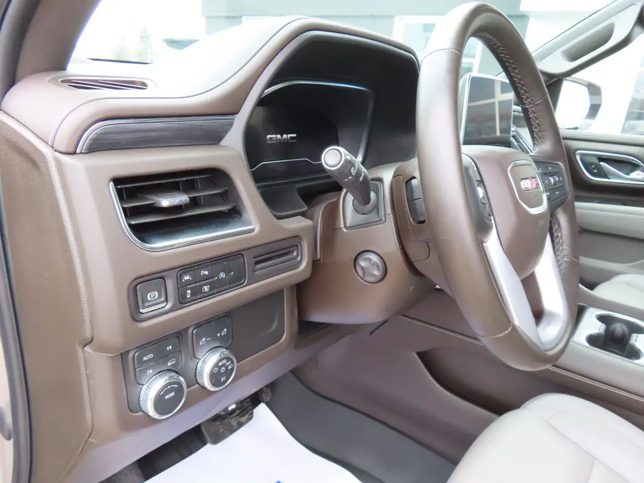 GMC Yukon снимка GMC Yukon