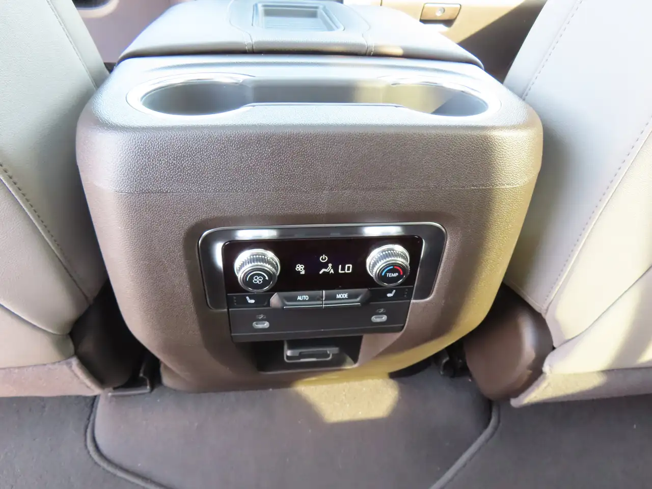 GMC Yukon снимка GMC Yukon