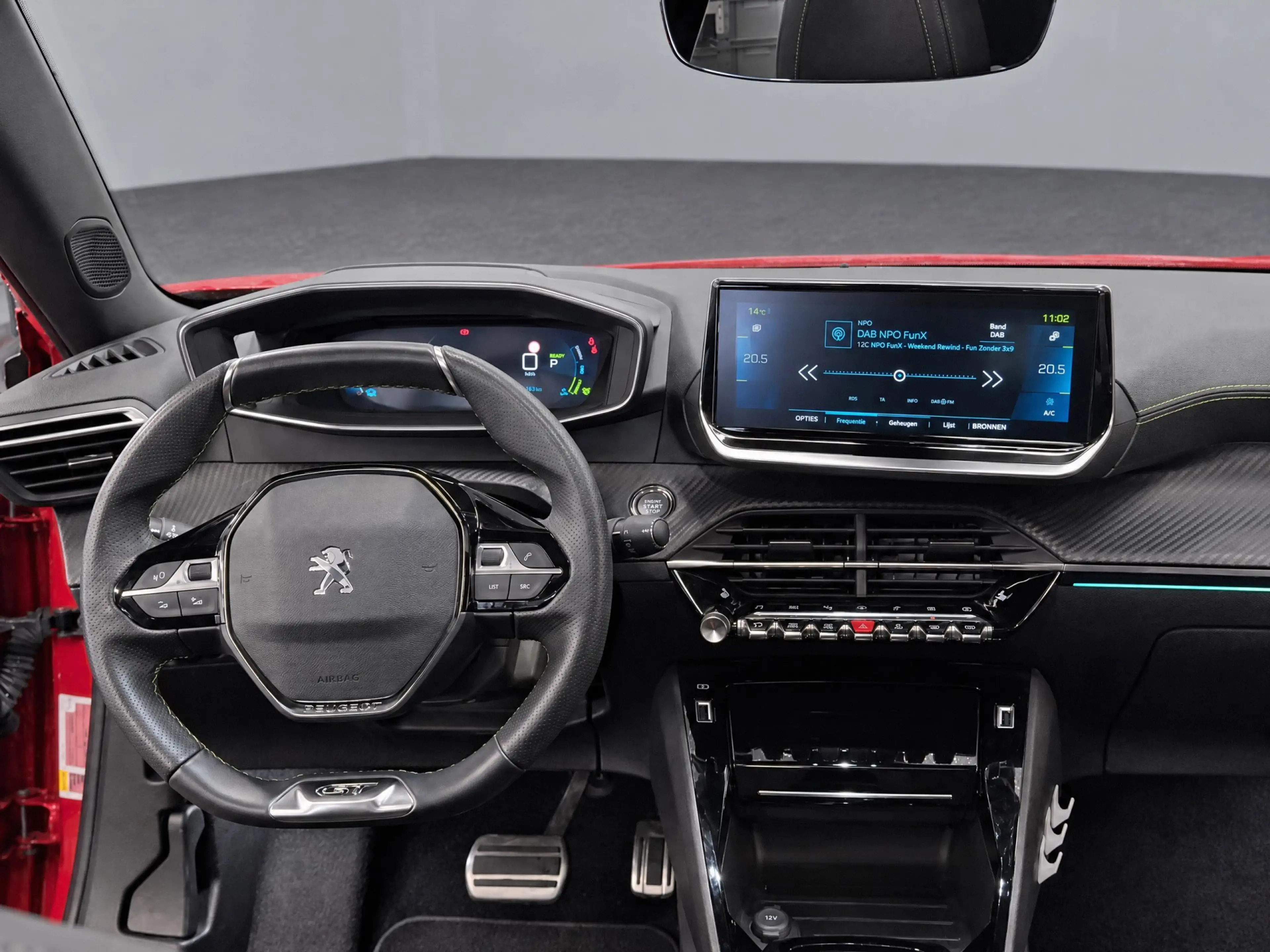 Peugeot e-2008 EV GT Pack 50 kWh | Alcantara | Schuifdak | Stoelv — photo 9