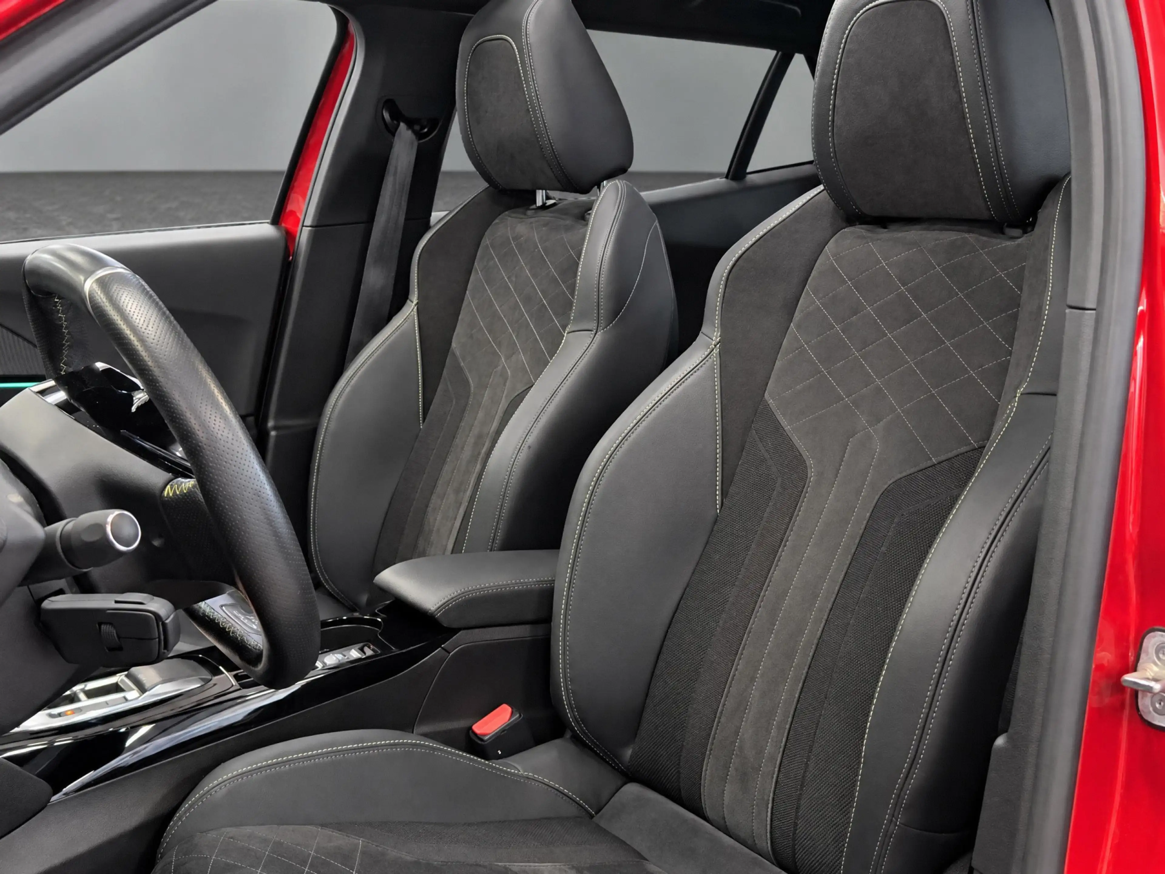 Peugeot e-2008 EV GT Pack 50 kWh | Alcantara | Schuifdak | Stoelv — photo 7